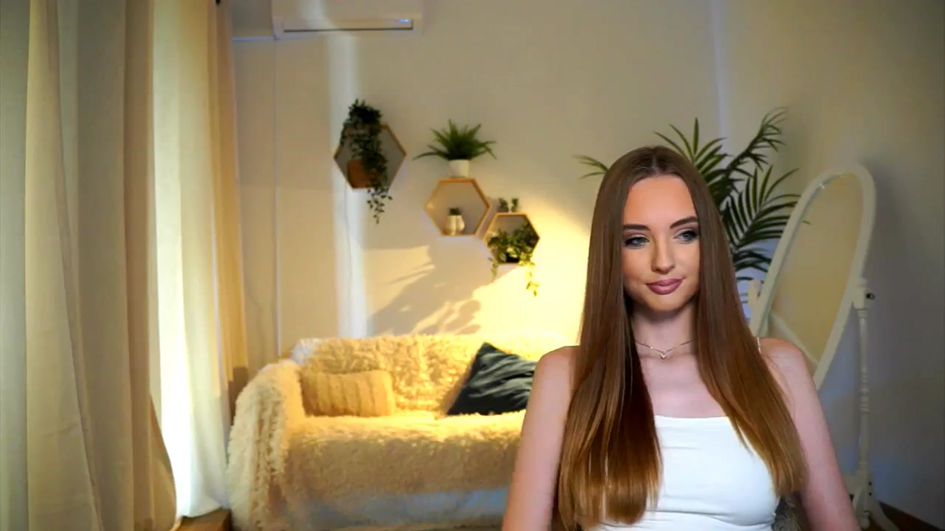 Gallery image thumbnail from petitegonwild's myfreecams stream on, 11/08/2024, 13:28 image 7 of 20