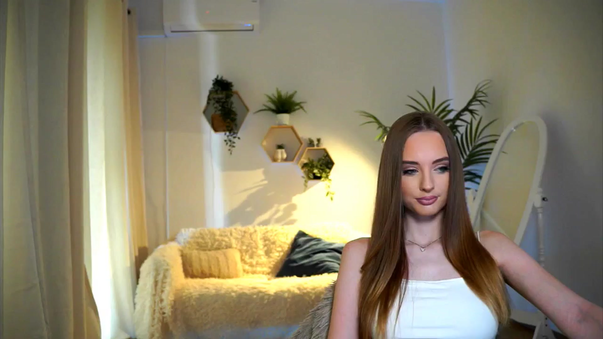 Gallery image thumbnail from petitegonwild's myfreecams stream on, 11/08/2024, 13:28 image 19 of 20