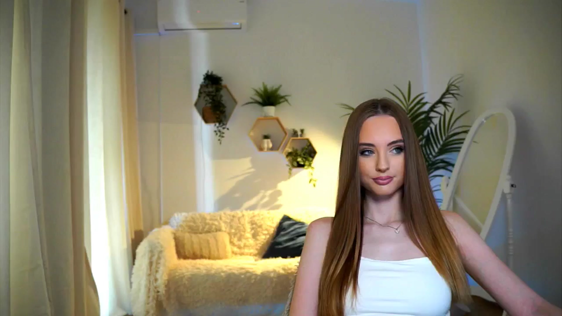 Gallery image thumbnail from petitegonwild's myfreecams stream on, 11/08/2024, 13:28 image 11 of 20