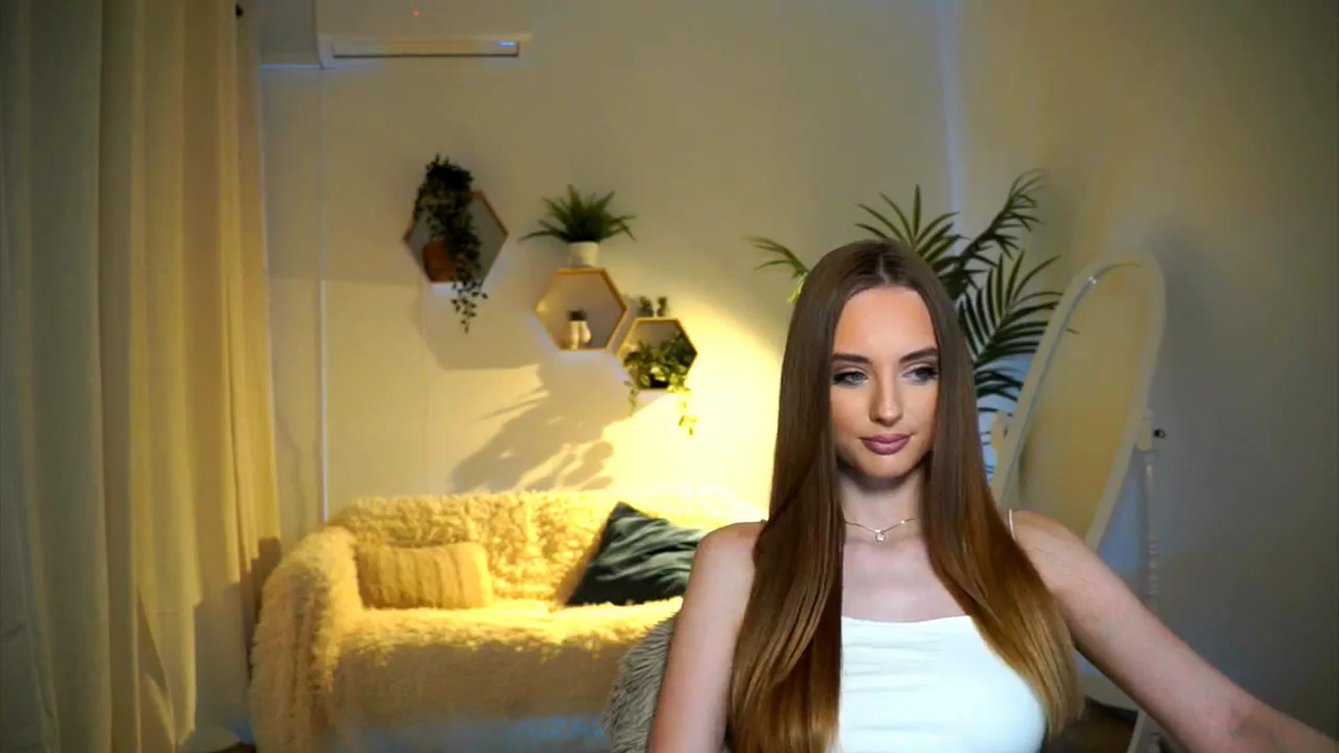 Gallery image thumbnail from petitegonwild's myfreecams stream on, 11/08/2024, 15:18 image 19 of 20
