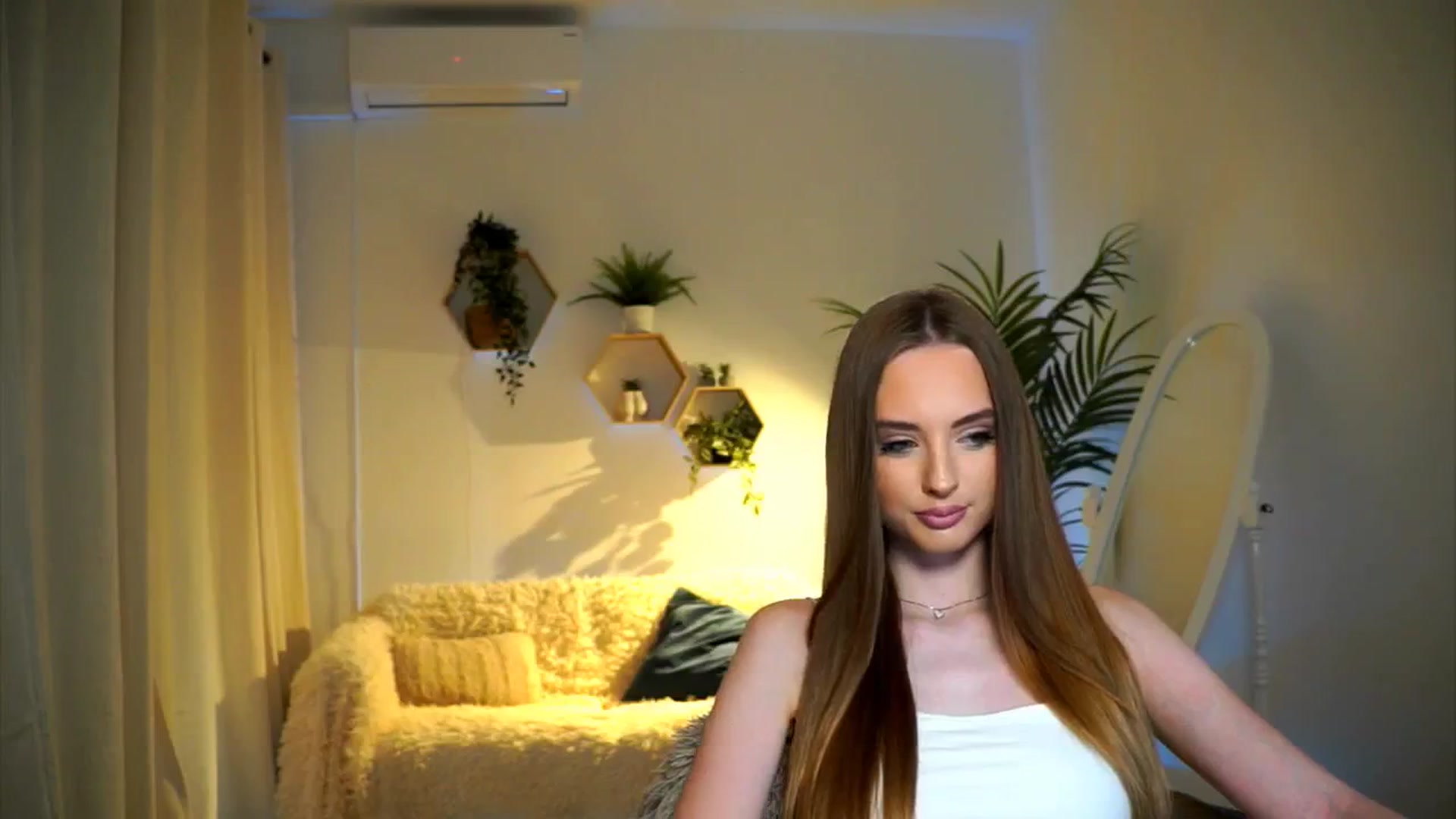 Gallery image thumbnail from petitegonwild's myfreecams stream on, 11/08/2024, 15:18 image 13 of 20