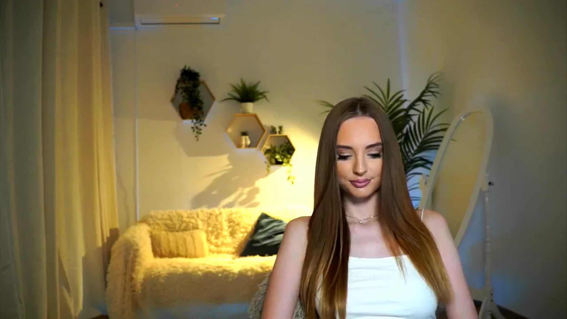Gallery image thumbnail from petitegonwild's myfreecams stream on, 11/08/2024, 15:18 image 17 of 20