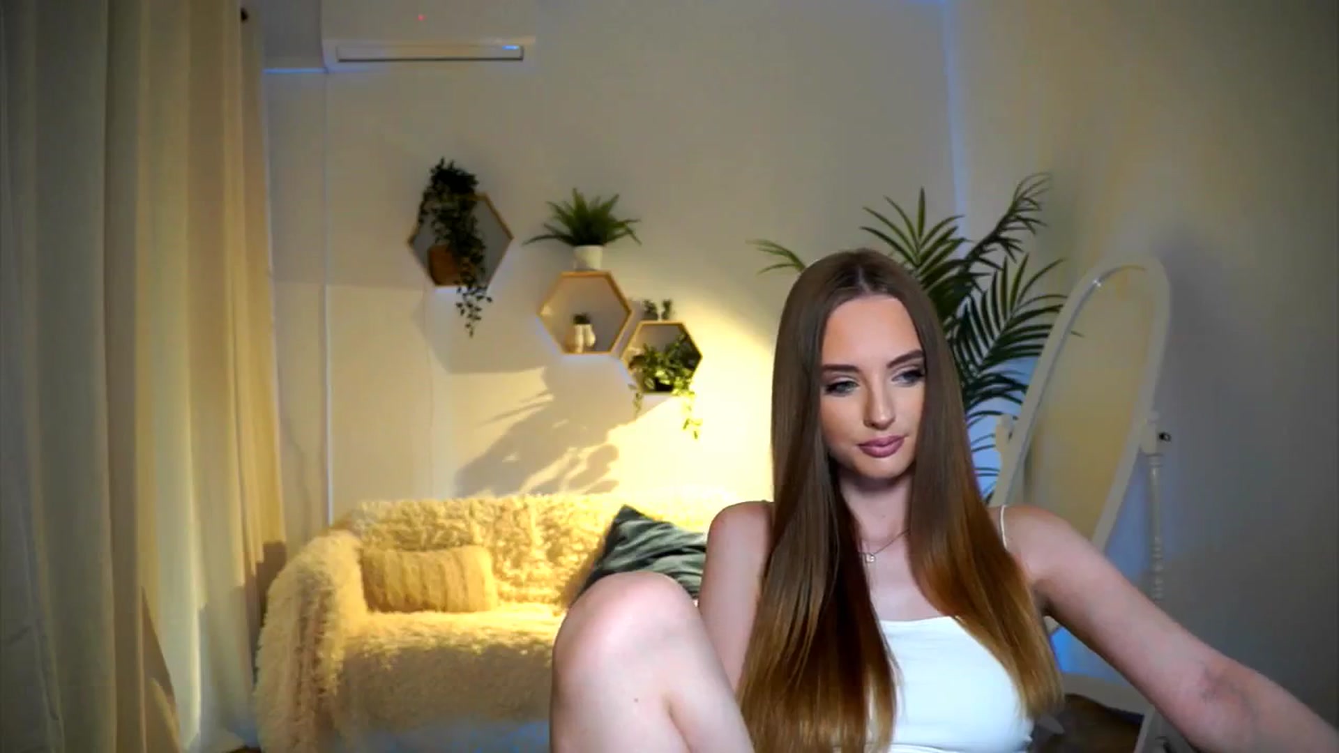 Gallery image thumbnail from petitegonwild's myfreecams stream on, 11/08/2024, 15:18 image 5 of 20