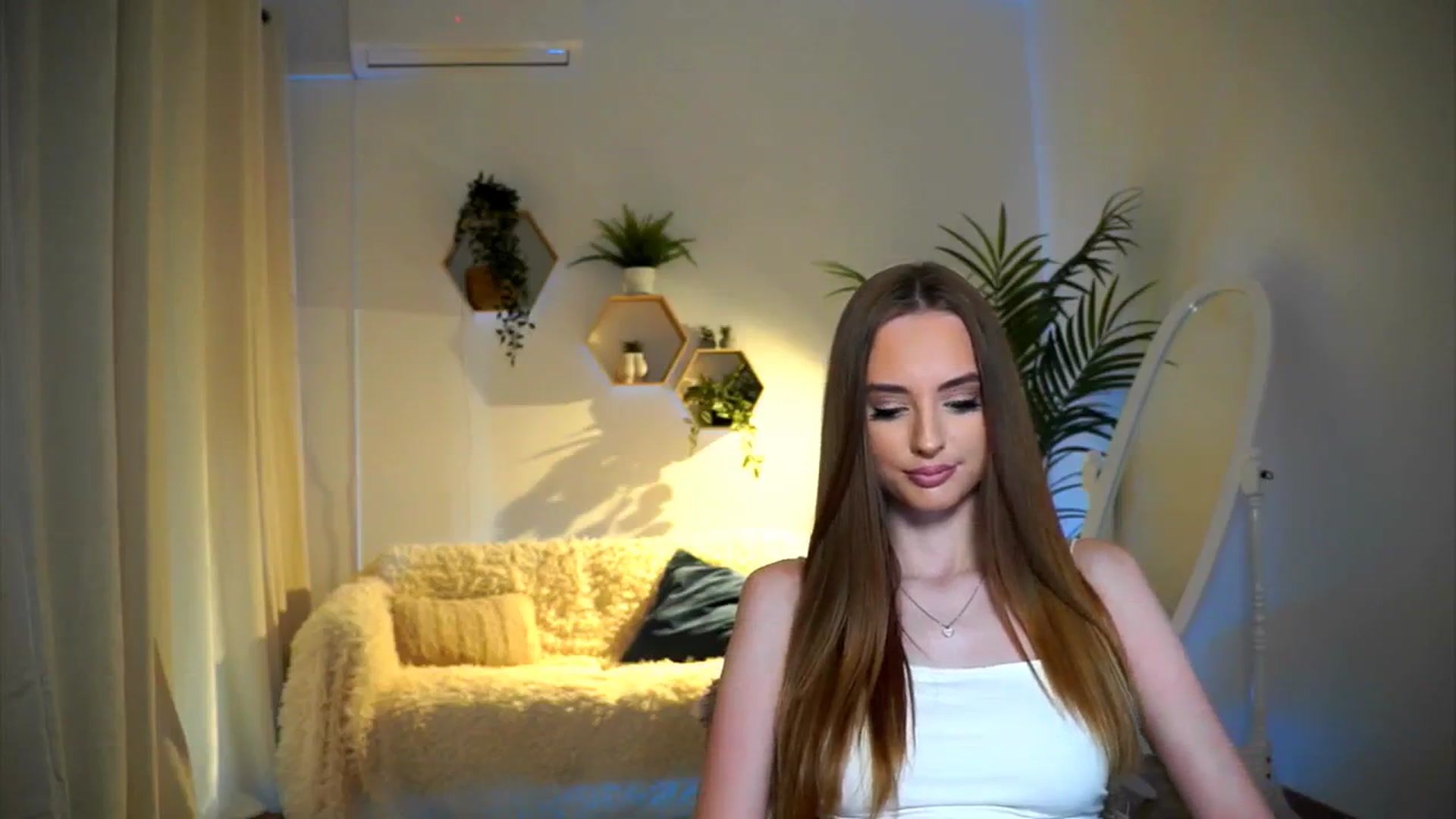 Gallery image thumbnail from petitegonwild's myfreecams stream on, 11/08/2024, 15:18 image 4 of 20