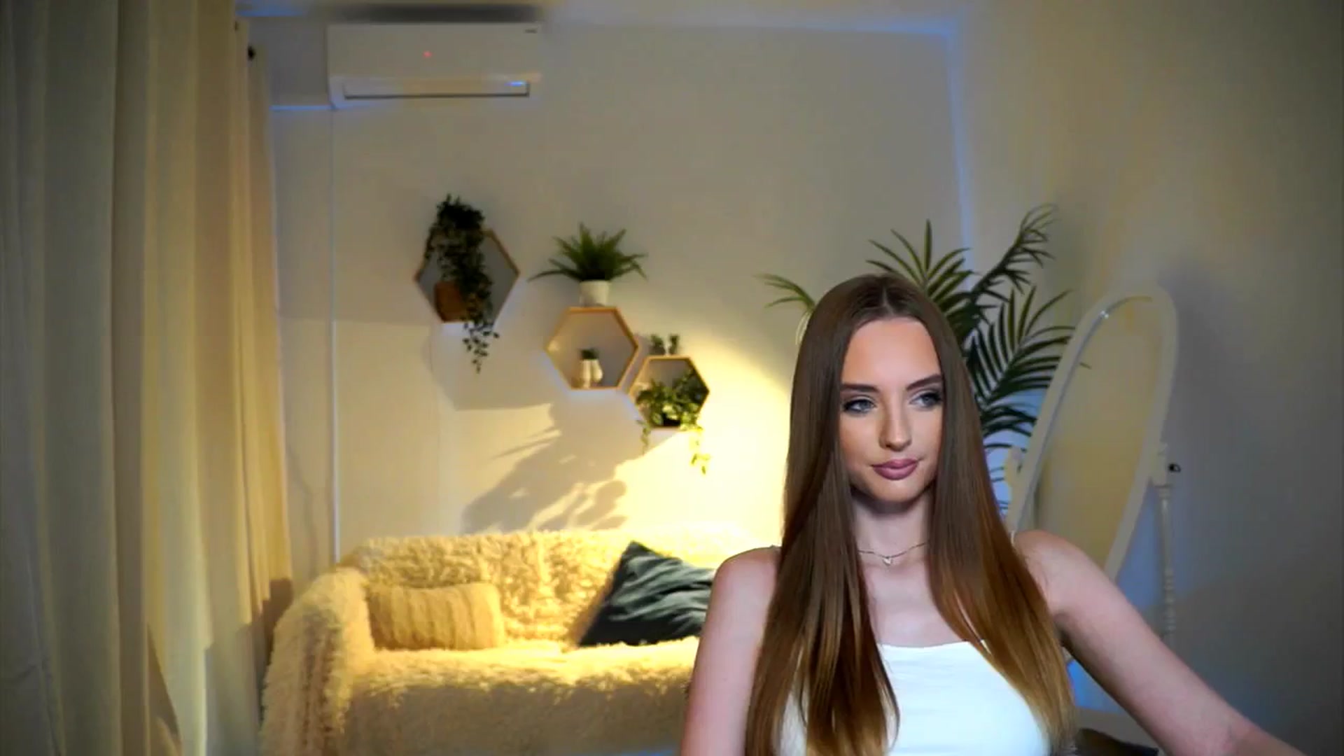 Gallery image thumbnail from petitegonwild's myfreecams stream on, 11/08/2024, 15:18 image 8 of 20