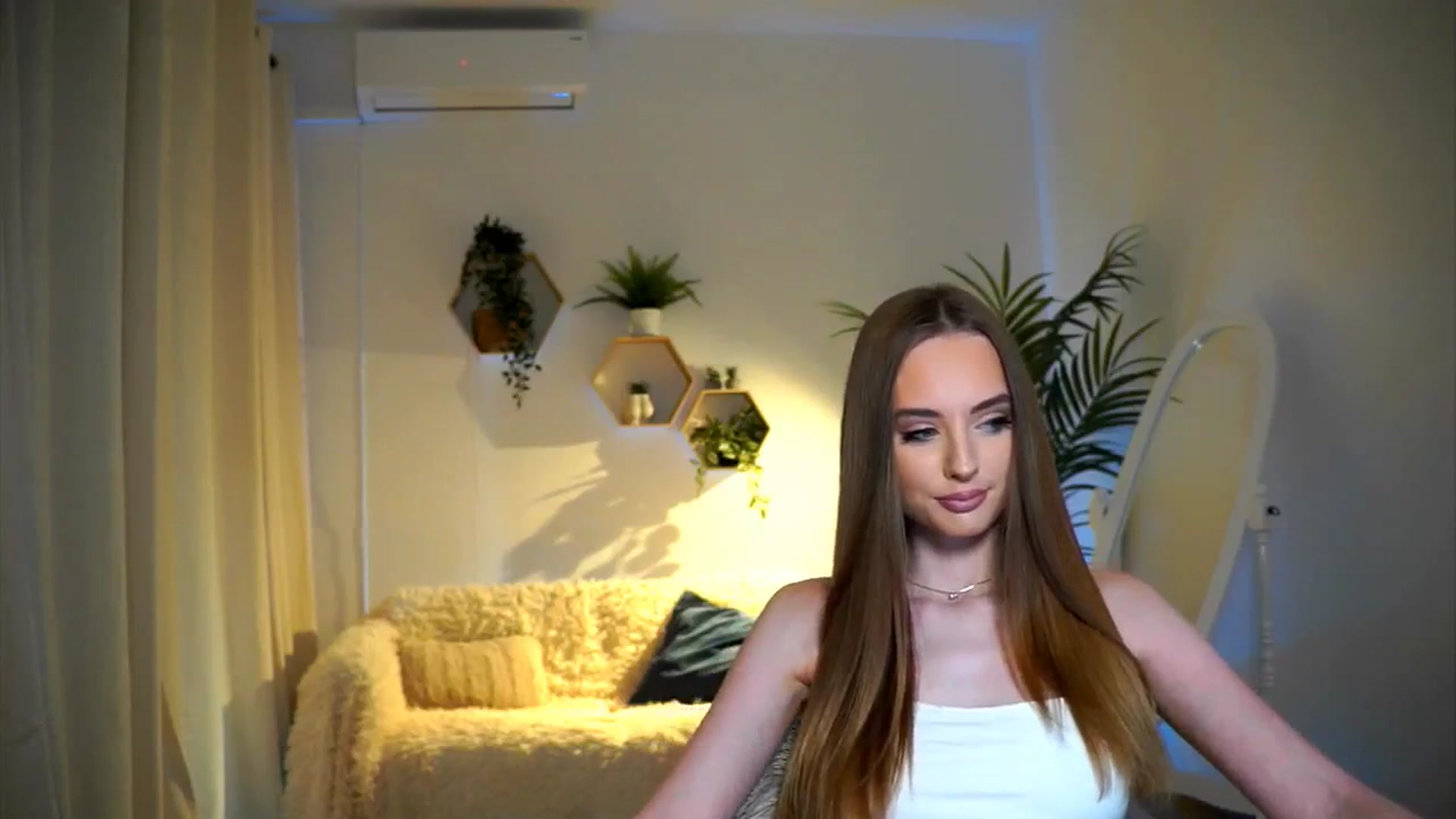 Gallery image thumbnail from petitegonwild's myfreecams stream on, 11/08/2024, 15:18 image 10 of 20