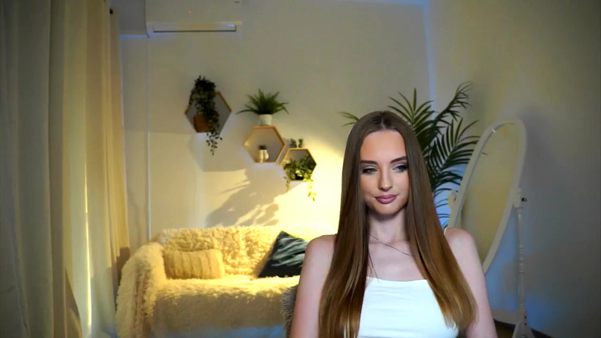 Gallery image thumbnail from petitegonwild's myfreecams stream on, 11/08/2024, 15:18 image 1 of 20