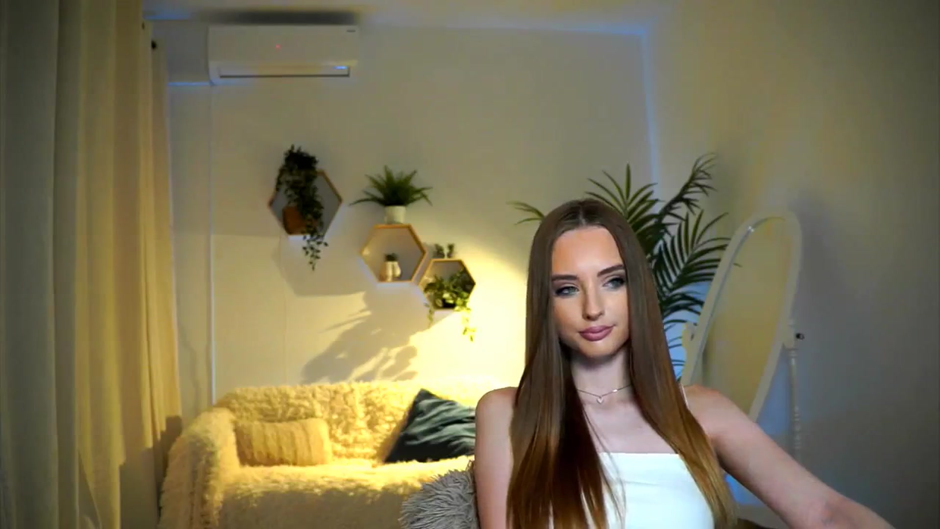 Gallery image thumbnail from petitegonwild's myfreecams stream on, 11/08/2024, 16:27 image 8 of 20