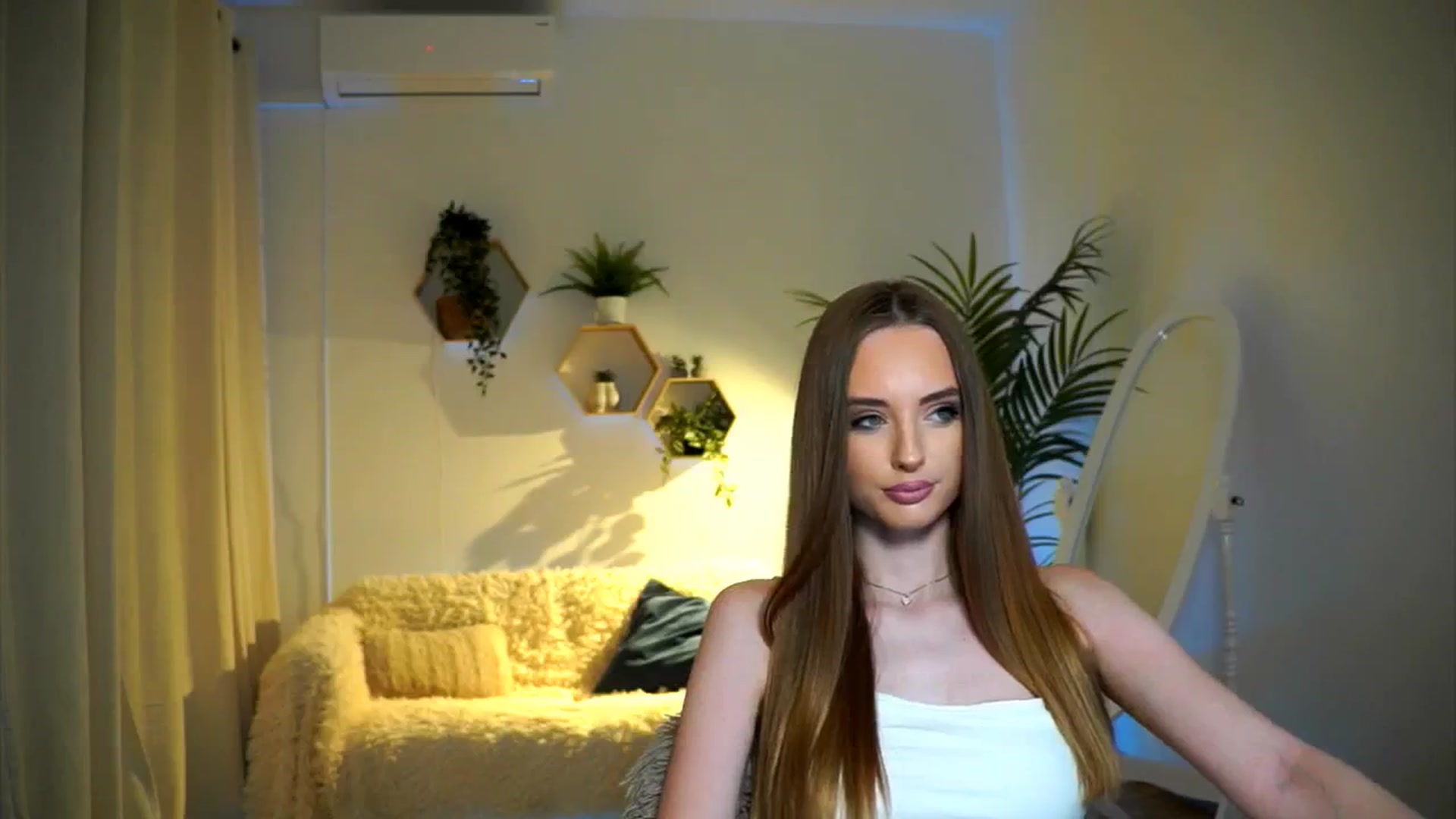 Gallery image thumbnail from petitegonwild's myfreecams stream on, 11/08/2024, 16:27 image 14 of 20
