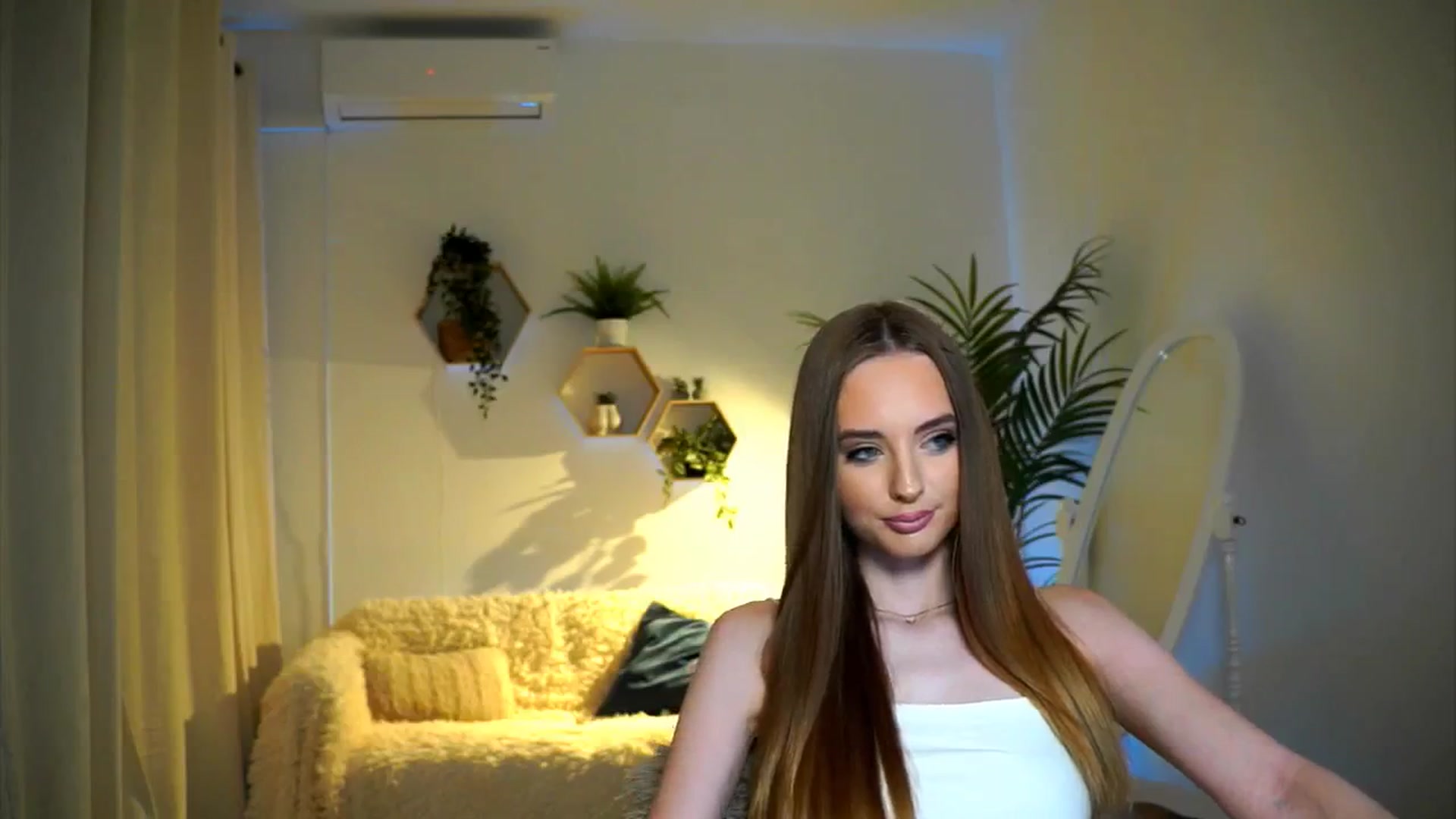 Gallery image thumbnail from petitegonwild's myfreecams stream on, 11/08/2024, 16:27 image 7 of 20