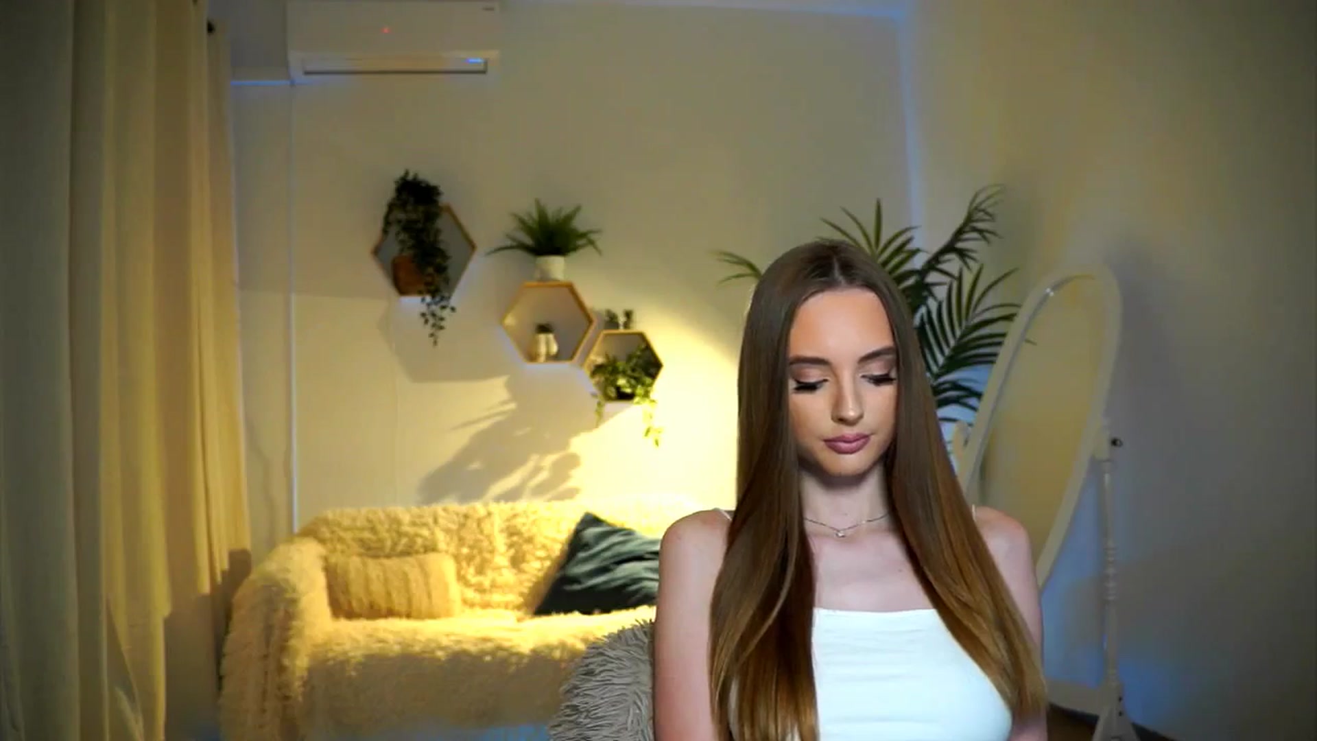 Gallery image thumbnail from petitegonwild's myfreecams stream on, 11/08/2024, 16:27 image 2 of 20