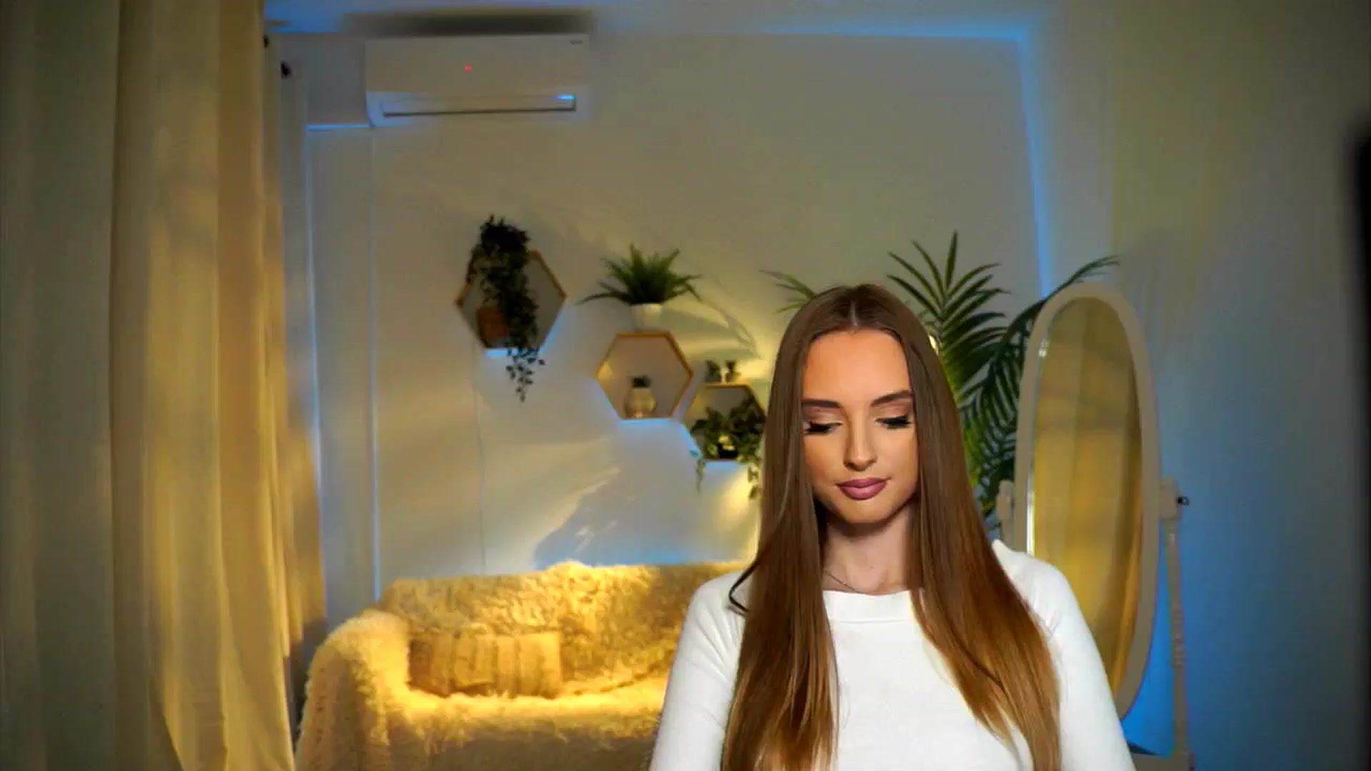 Gallery image thumbnail from petitegonwild's myfreecams stream on, 11/09/2024, 15:20 image 8 of 20