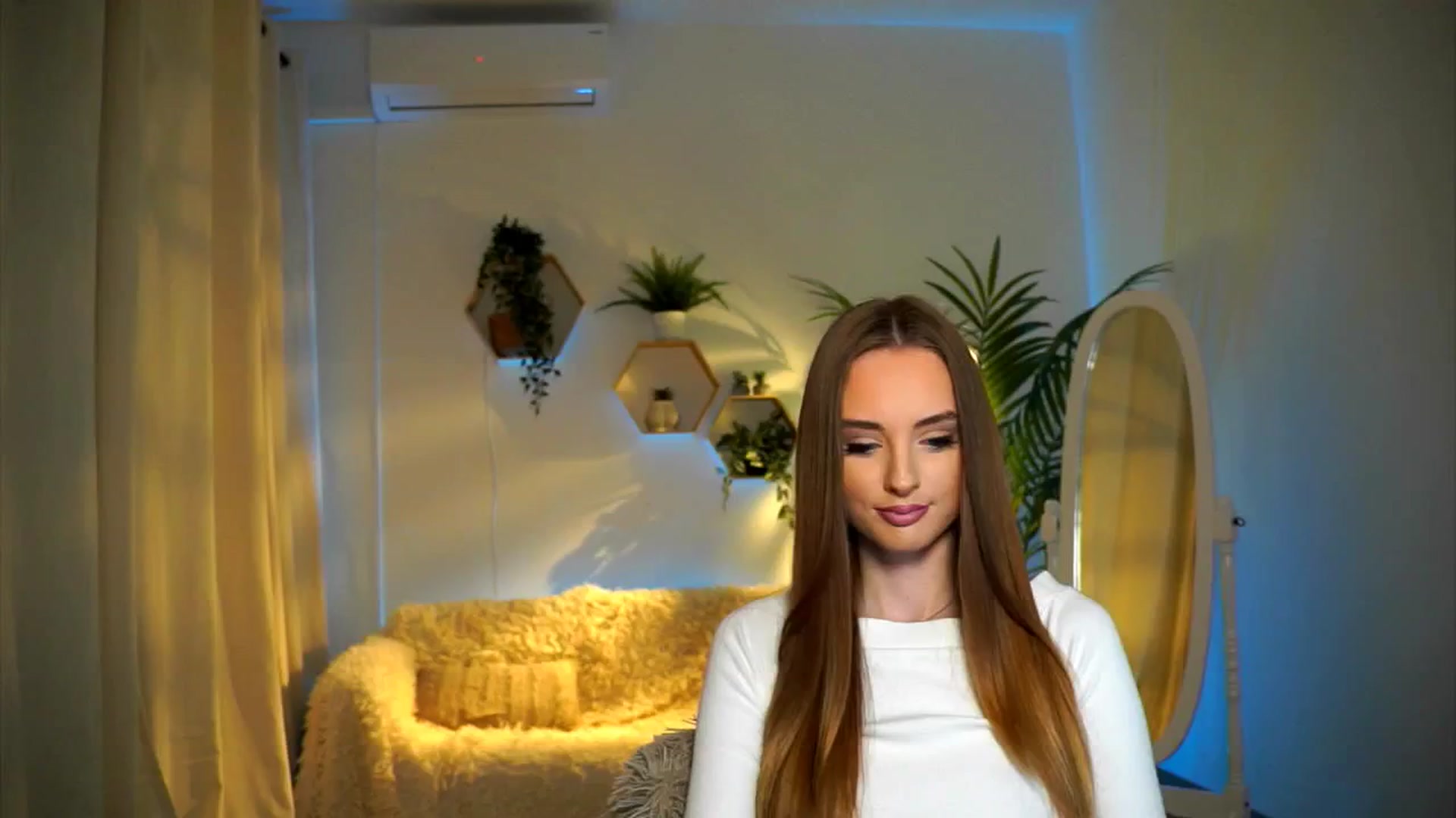 Gallery image thumbnail from petitegonwild's myfreecams stream on, 11/09/2024, 16:13 image 10 of 20