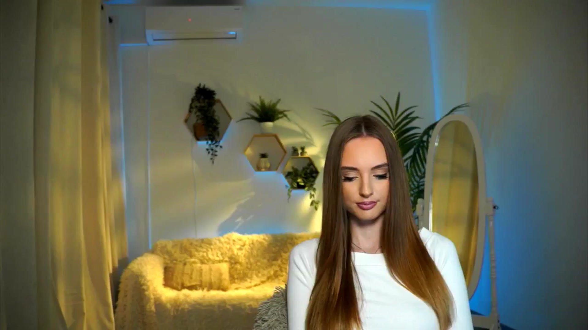 Gallery image thumbnail from petitegonwild's myfreecams stream on, 11/09/2024, 17:03 image 6 of 20