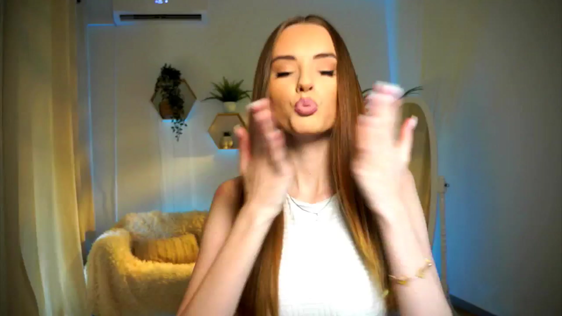 Gallery image thumbnail from petitegonwild's myfreecams stream on, 11/10/2024, 09:39 image 2 of 20