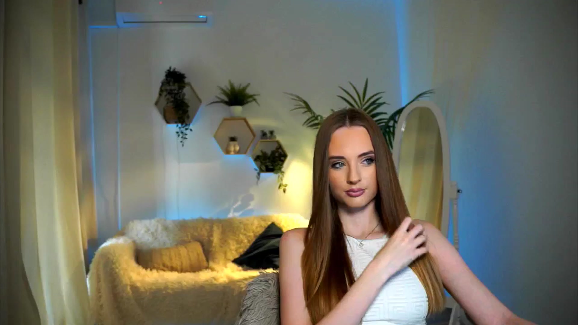 Gallery image thumbnail from petitegonwild's myfreecams stream on, 11/10/2024, 12:37 image 14 of 20