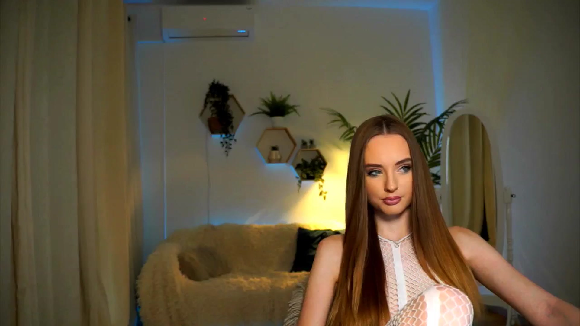 Gallery image thumbnail from petitegonwild's myfreecams stream on, 11/13/2024, 13:26 image 14 of 20