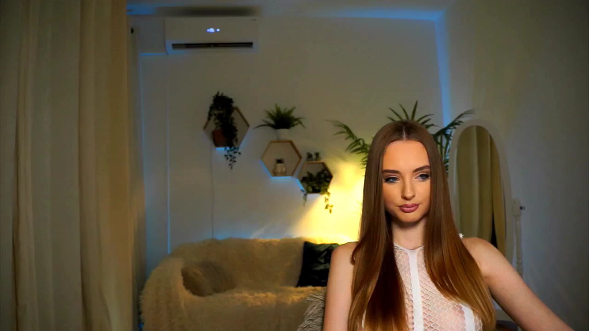 Gallery image thumbnail from petitegonwild's myfreecams stream on, 11/13/2024, 13:26 image 10 of 20