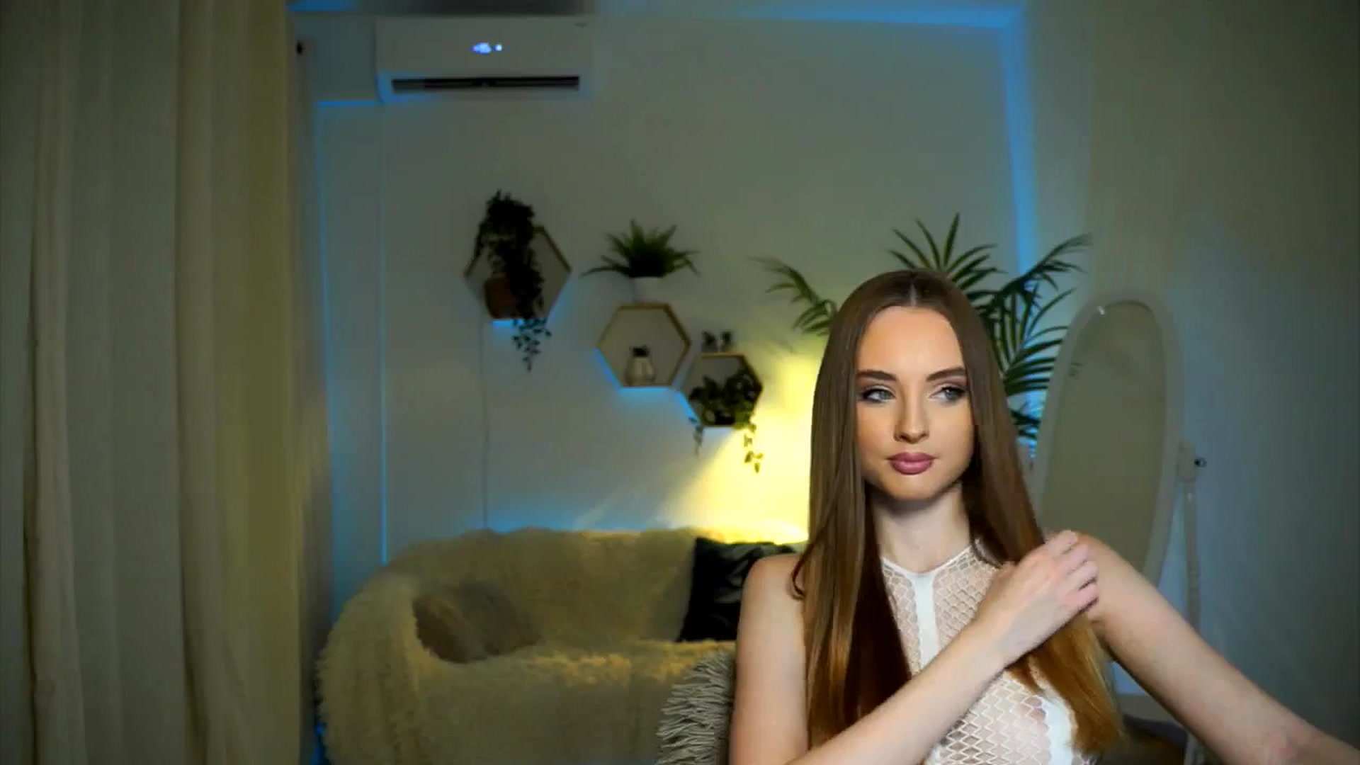 Gallery image thumbnail from petitegonwild's myfreecams stream on, 11/13/2024, 14:36 image 5 of 20