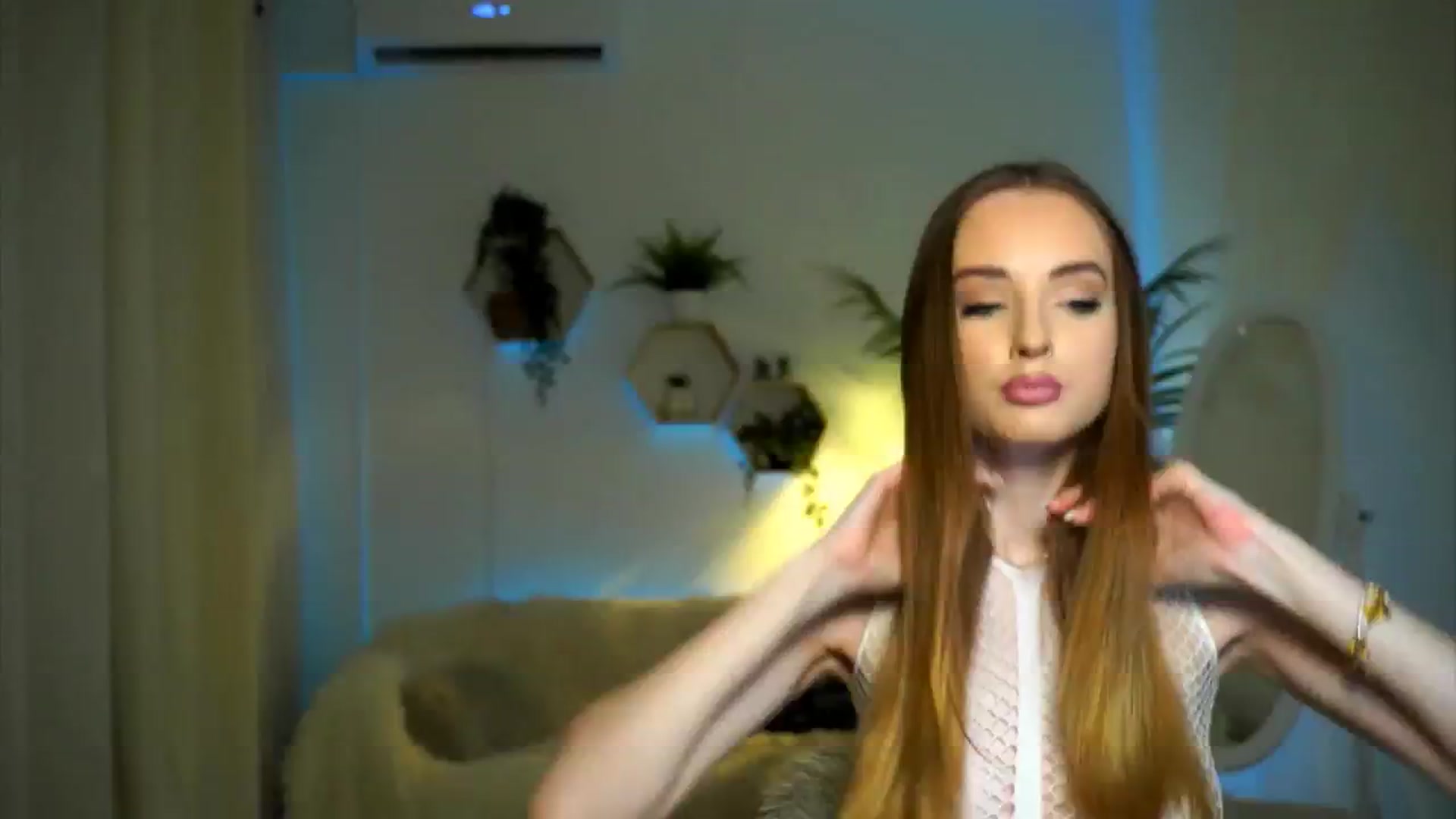 Gallery image thumbnail from petitegonwild's myfreecams stream on, 11/13/2024, 14:36 image 8 of 20