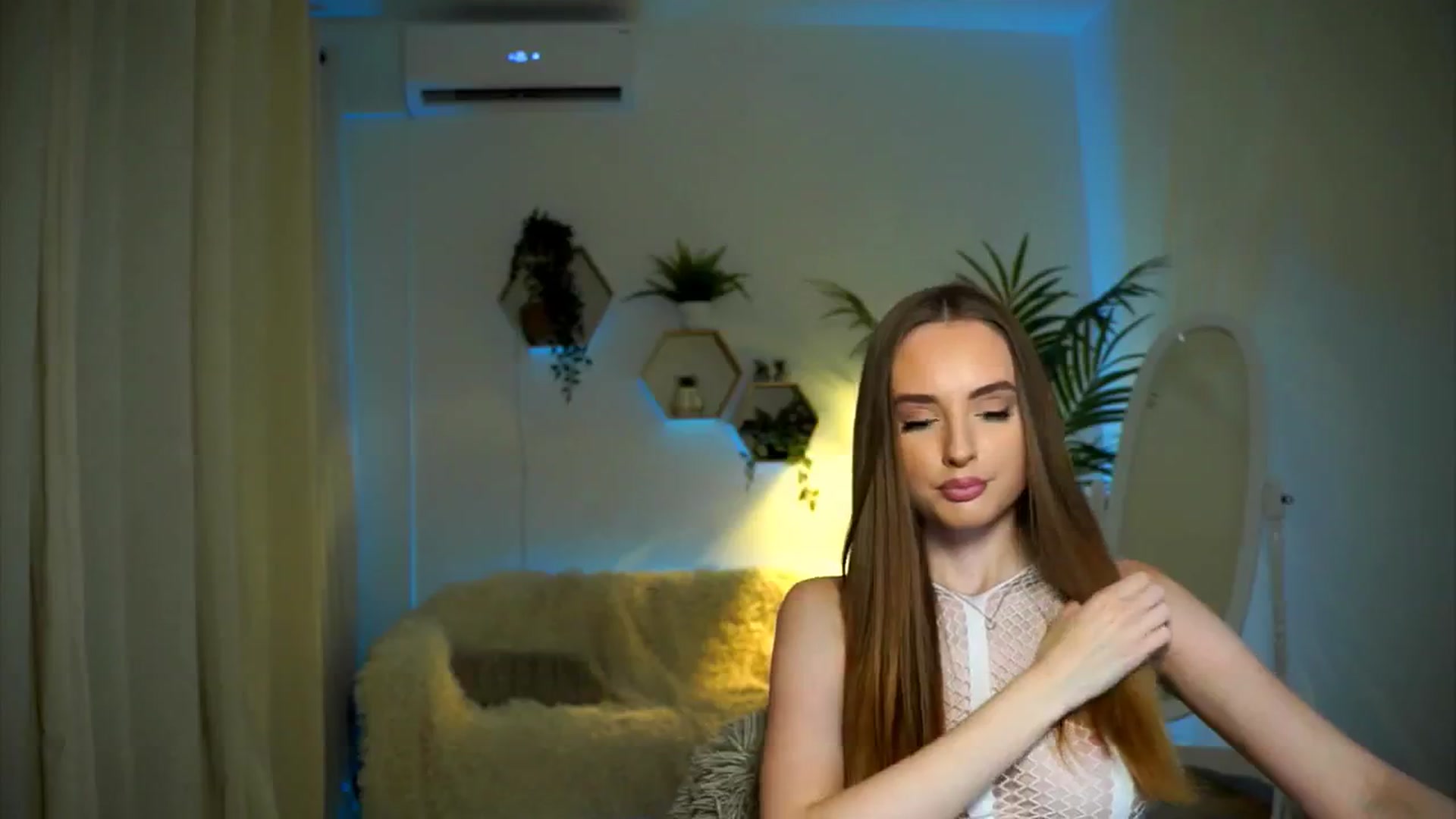 Gallery image thumbnail from petitegonwild's myfreecams stream on, 11/13/2024, 15:50 image 4 of 20