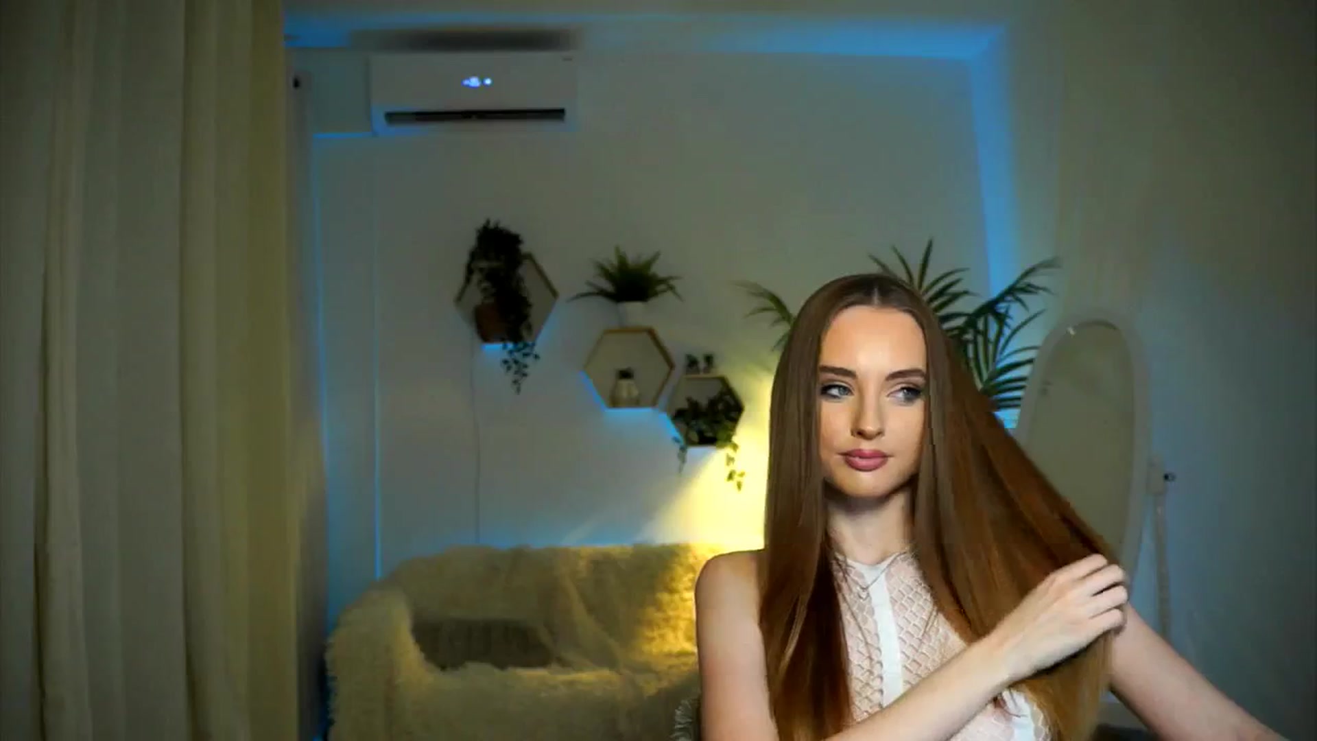 Gallery image thumbnail from petitegonwild's myfreecams stream on, 11/13/2024, 16:20 image 14 of 20
