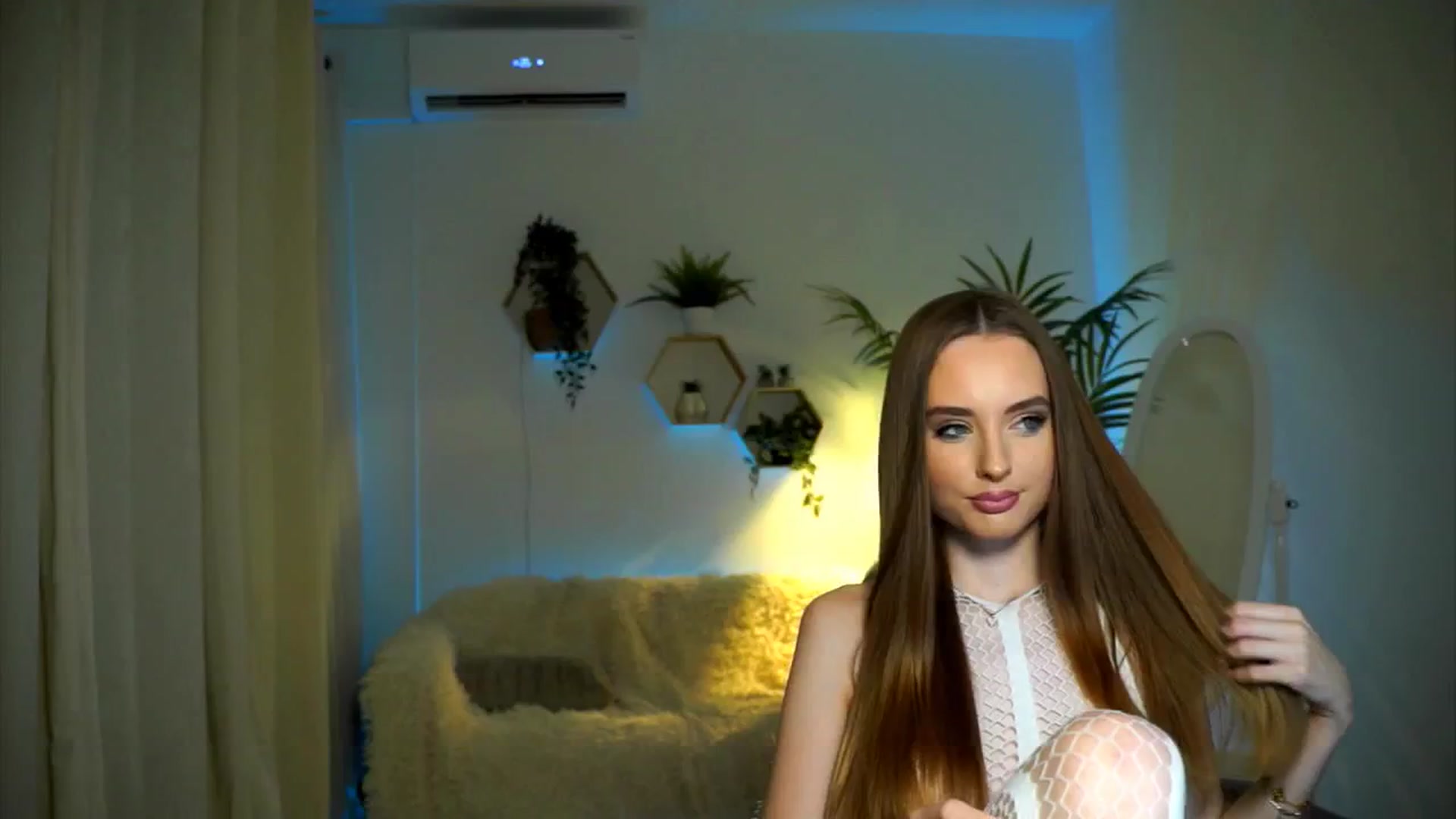 Gallery image thumbnail from petitegonwild's myfreecams stream on, 11/13/2024, 16:20 image 9 of 20