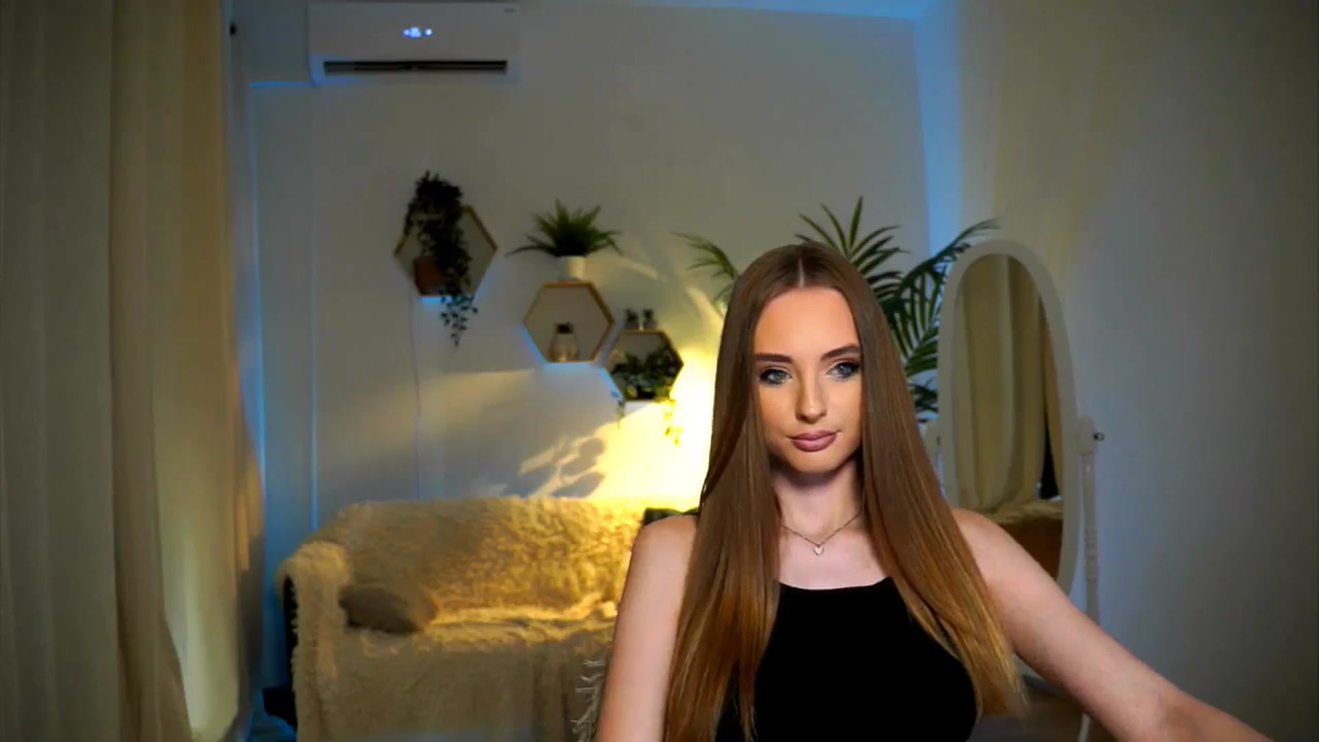 Gallery image thumbnail from petitegonwild's myfreecams stream on, 11/14/2024, 13:07 image 18 of 20