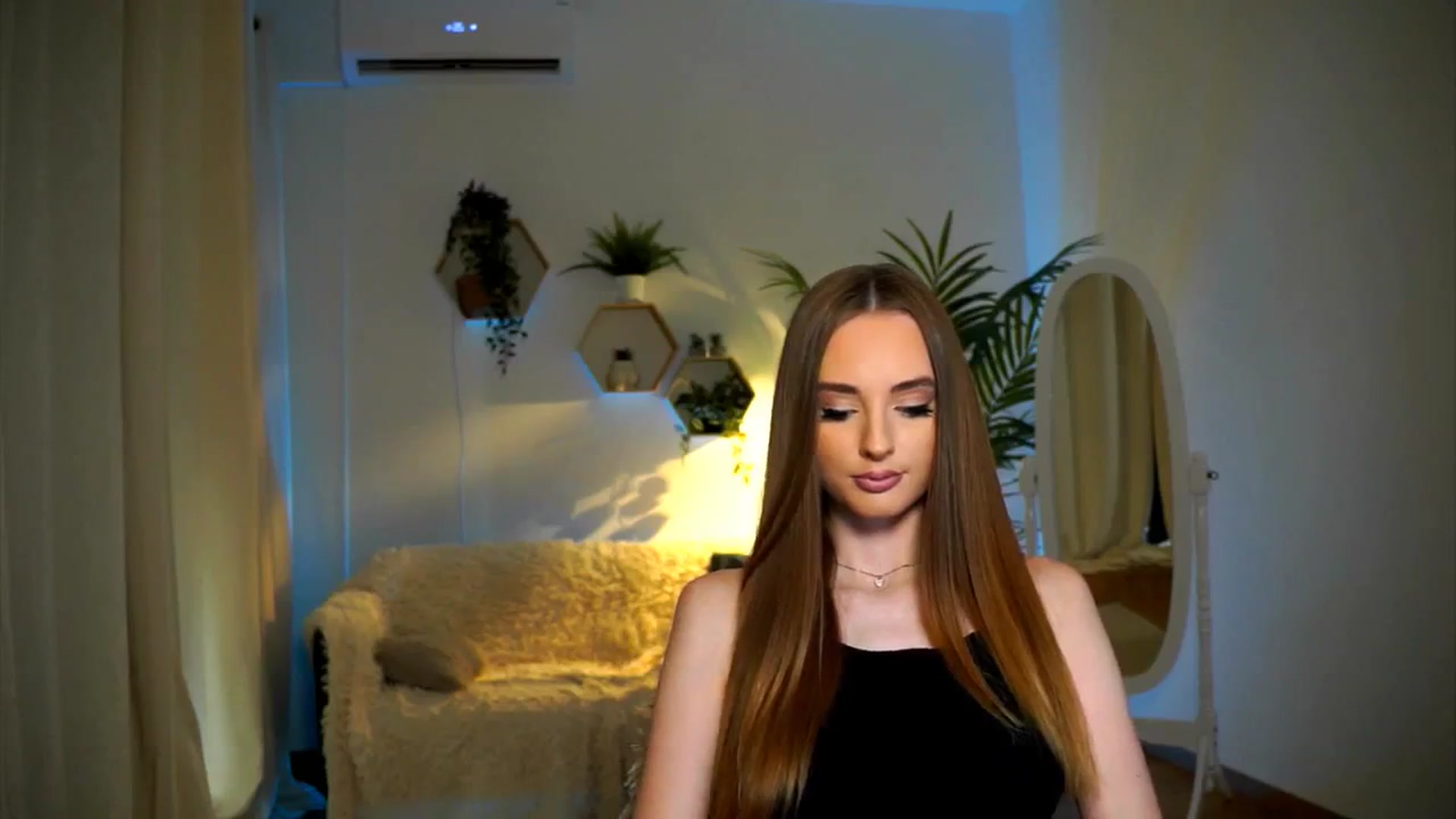 Gallery image thumbnail from petitegonwild's myfreecams stream on, 11/14/2024, 13:07 image 12 of 20