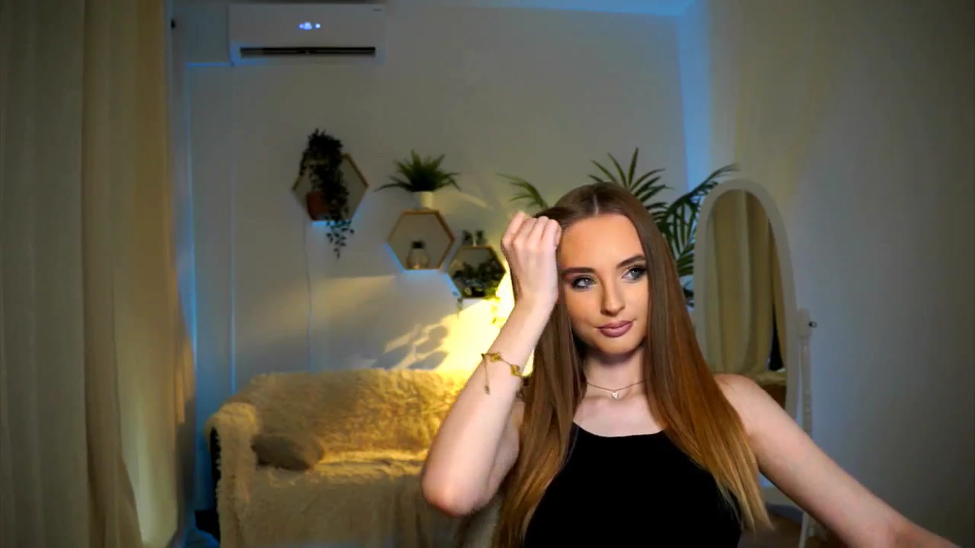 Gallery image thumbnail from petitegonwild's myfreecams stream on, 11/14/2024, 13:07 image 16 of 20