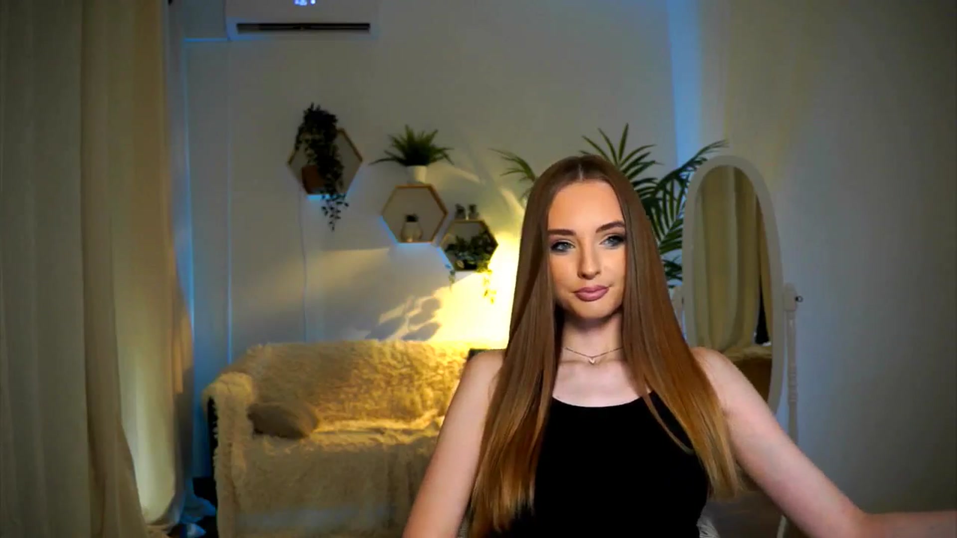 Gallery image thumbnail from petitegonwild's myfreecams stream on, 11/14/2024, 13:07 image 2 of 20