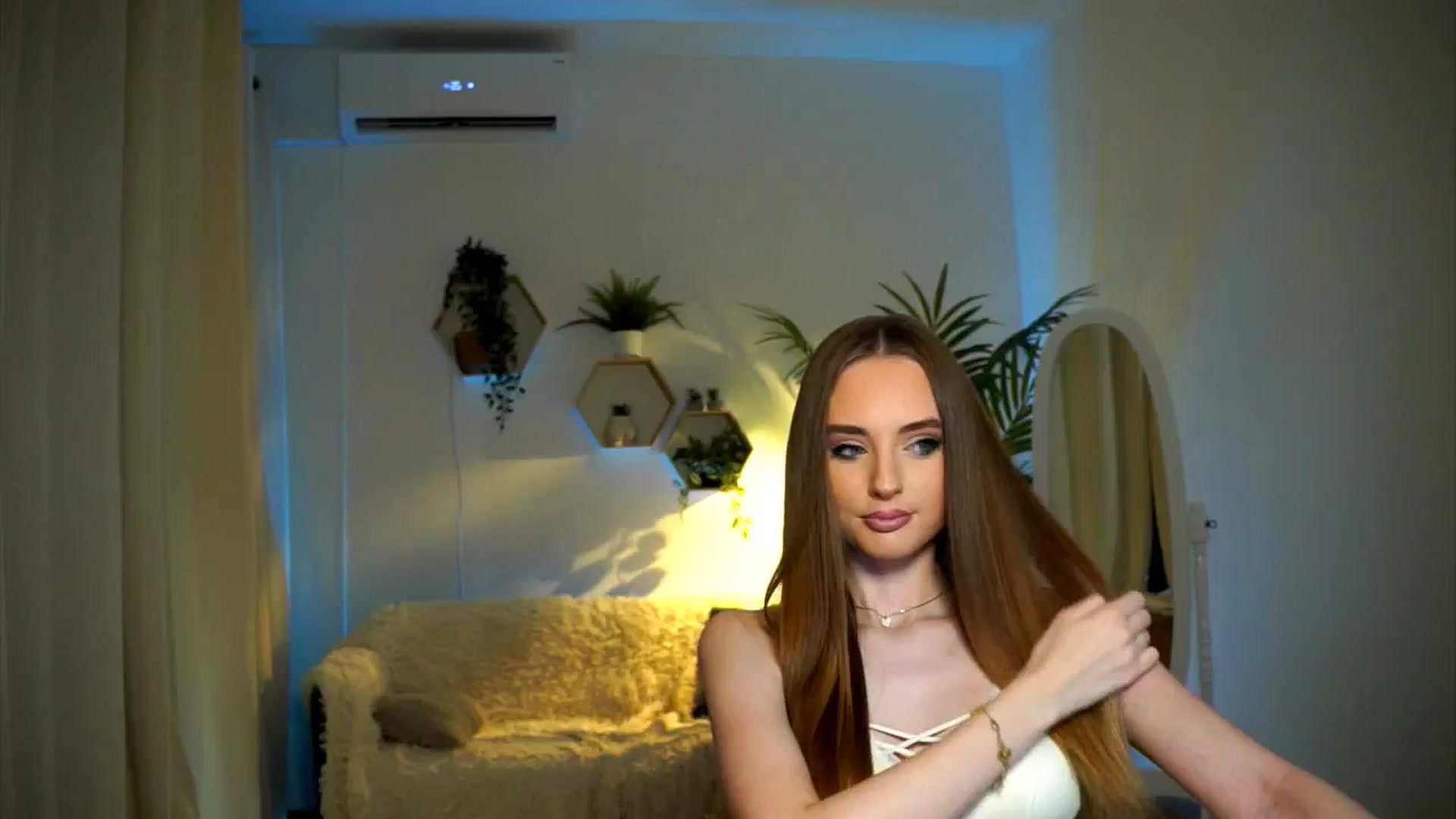Gallery image thumbnail from petitegonwild's myfreecams stream on, 11/14/2024, 13:53 image 8 of 20