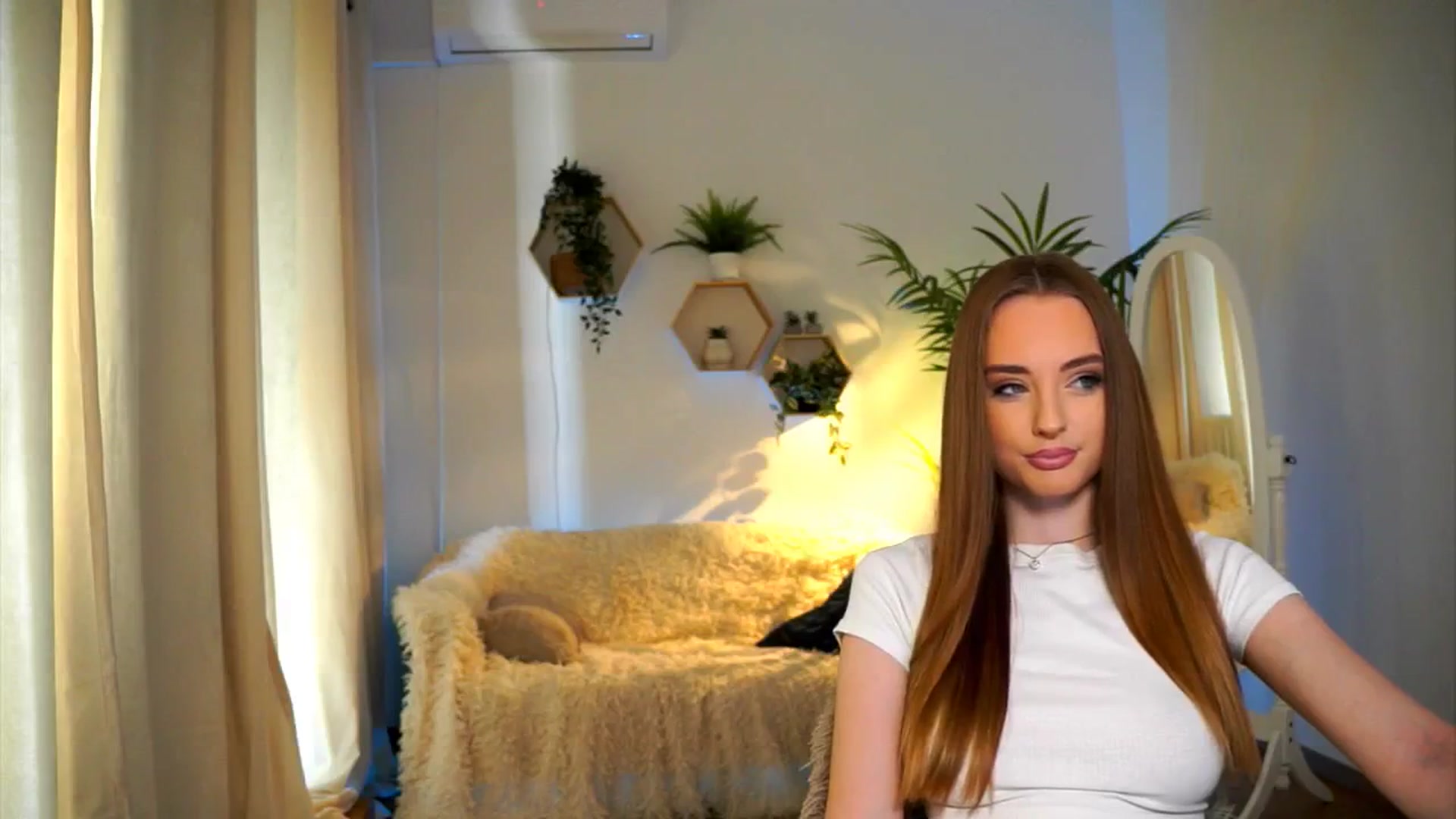 Gallery image thumbnail from petitegonwild's myfreecams stream on, 11/15/2024, 12:27 image 5 of 20