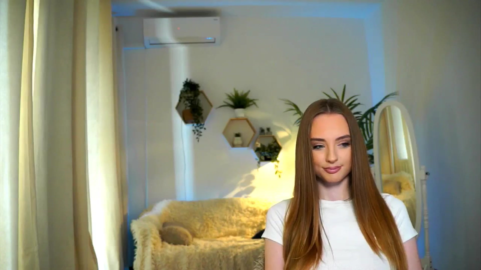 Gallery image thumbnail from petitegonwild's myfreecams stream on, 11/15/2024, 12:27 image 11 of 20