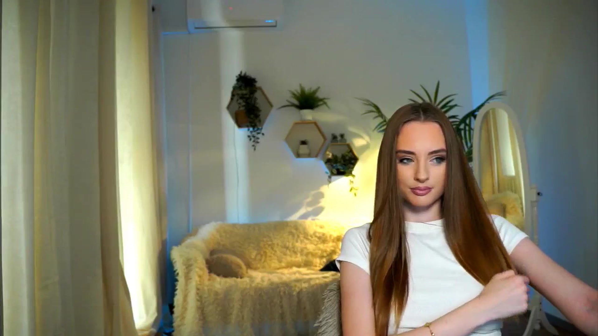 Gallery image thumbnail from petitegonwild's myfreecams stream on, 11/15/2024, 14:35 image 5 of 20