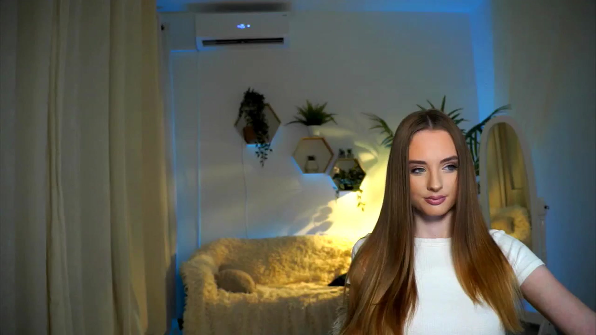 Gallery image thumbnail from petitegonwild's myfreecams stream on, 11/15/2024, 15:56 image 14 of 20