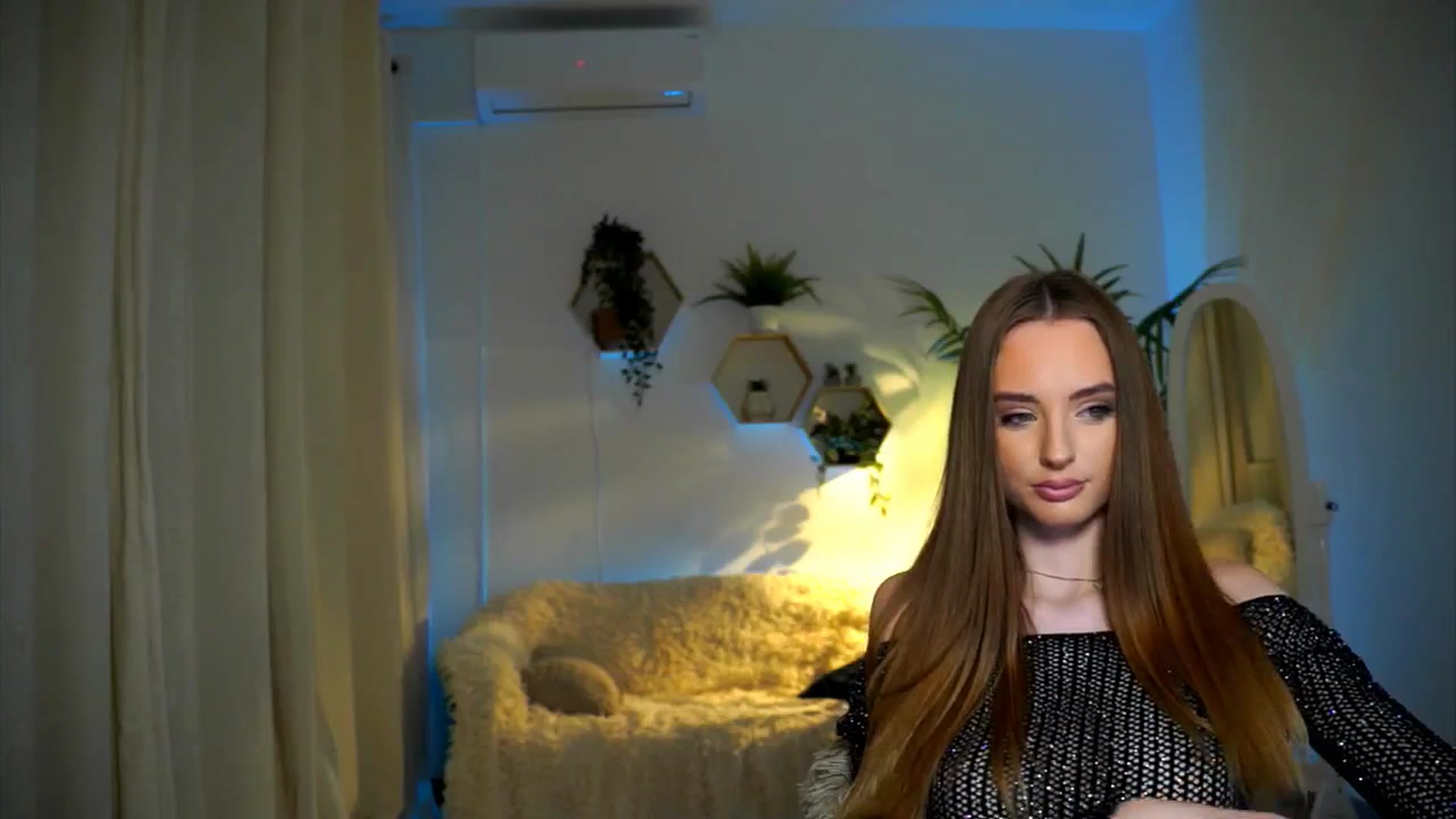 Gallery image thumbnail from petitegonwild's myfreecams stream on, 11/15/2024, 16:31 image 6 of 20