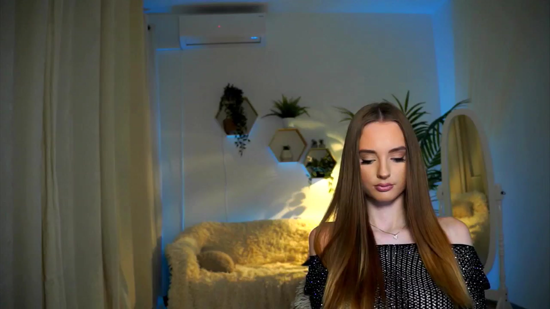Gallery image thumbnail from petitegonwild's myfreecams stream on, 11/15/2024, 16:31 image 19 of 20