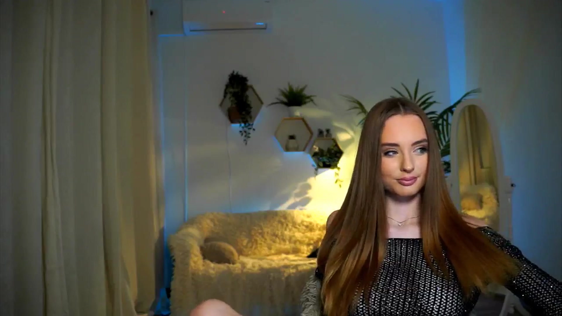 Gallery image thumbnail from petitegonwild's myfreecams stream on, 11/15/2024, 16:31 image 3 of 20