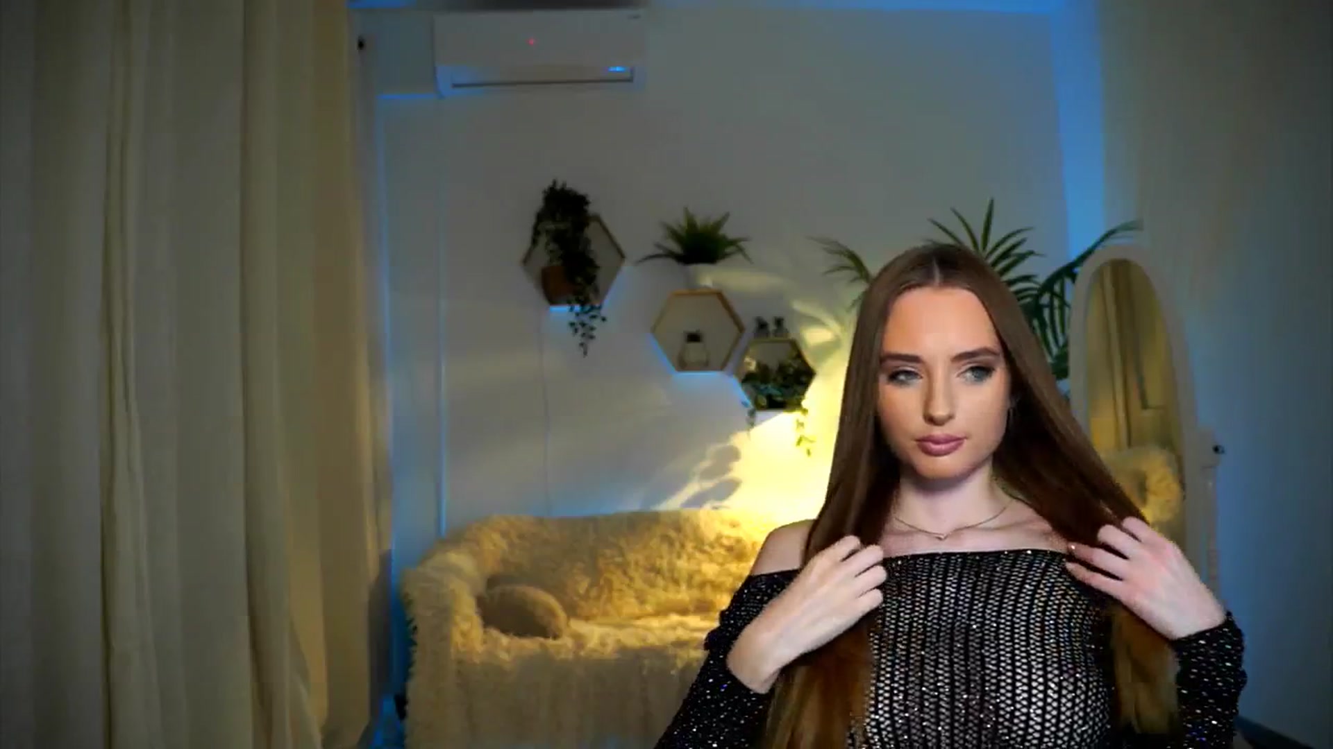 Gallery image thumbnail from petitegonwild's myfreecams stream on, 11/15/2024, 16:31 image 8 of 20