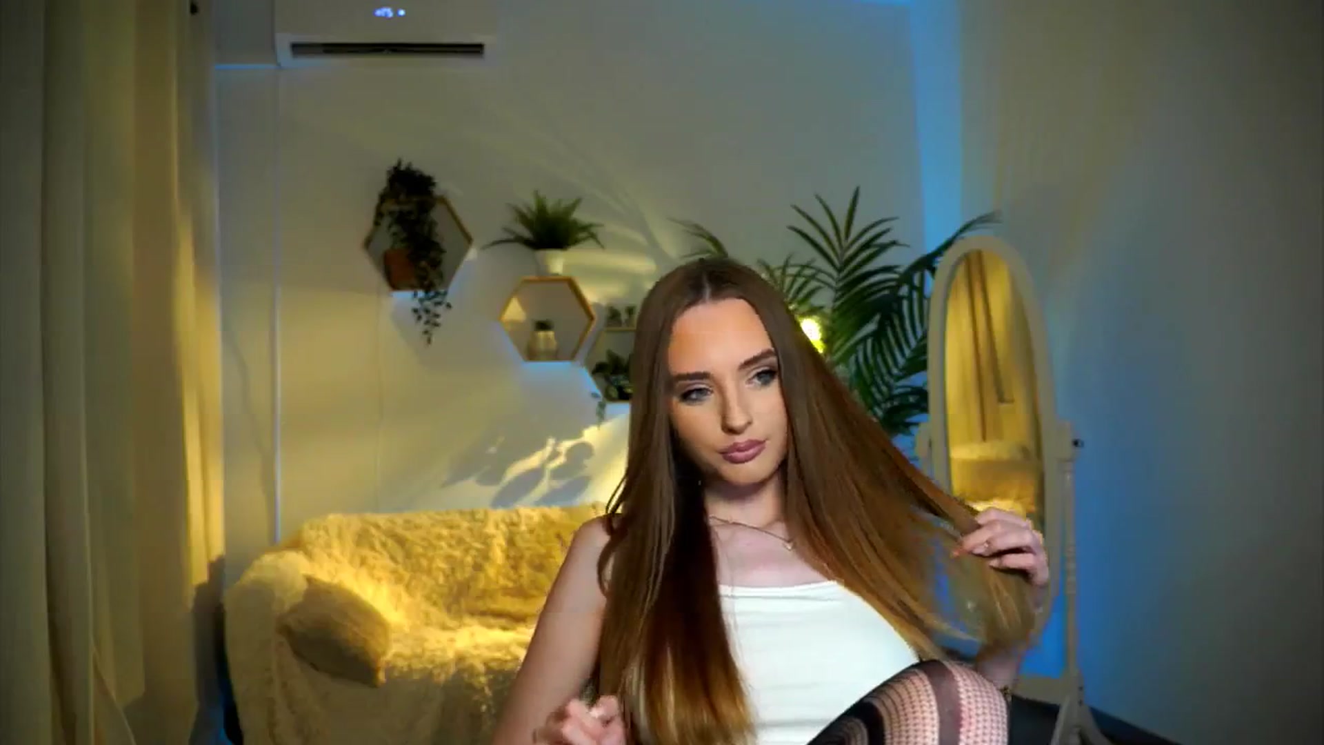 Gallery image thumbnail from petitegonwild's myfreecams stream on, 11/16/2024, 16:06 image 14 of 20