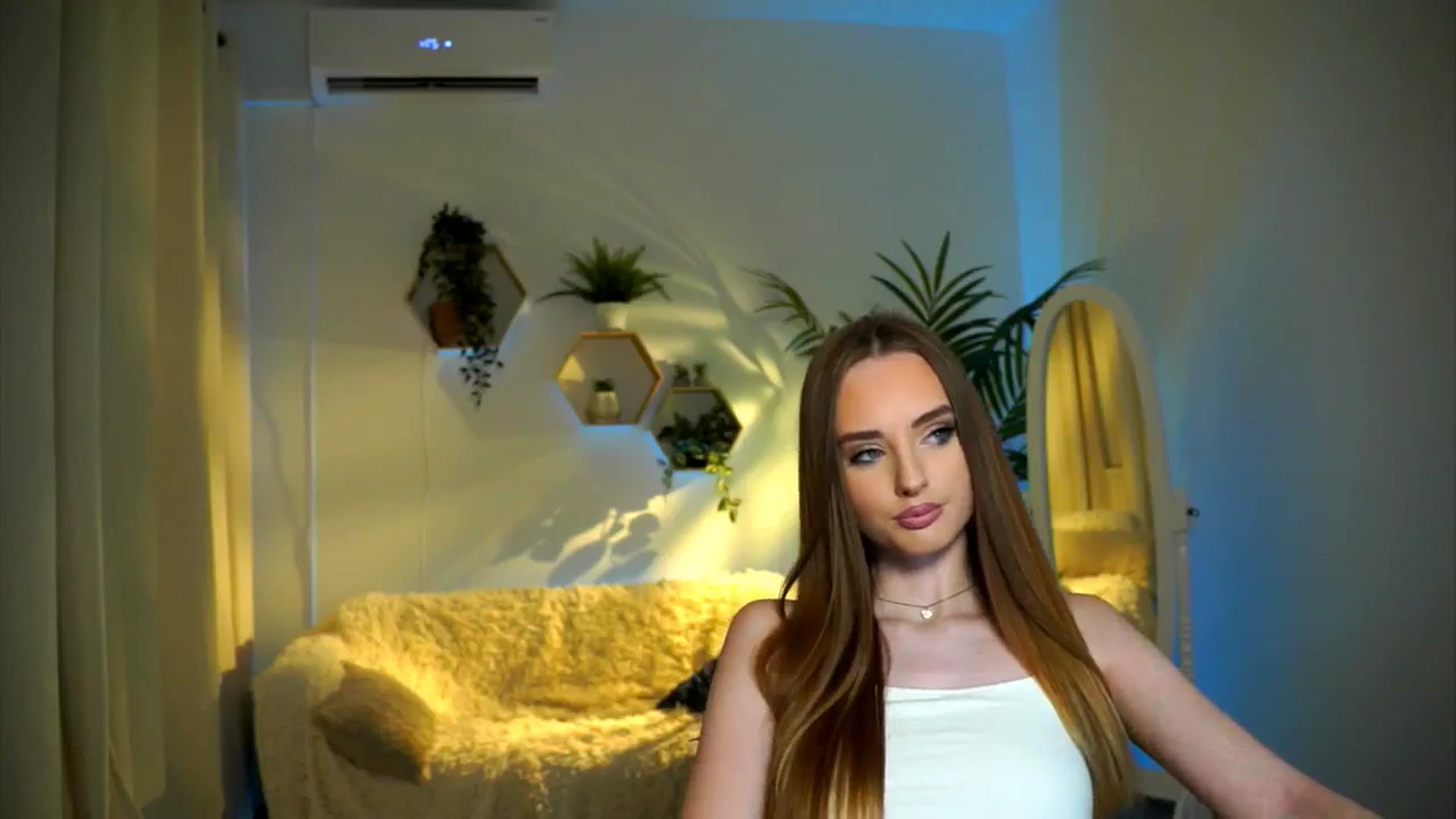 Gallery image thumbnail from petitegonwild's myfreecams stream on, 11/16/2024, 16:06 image 2 of 20