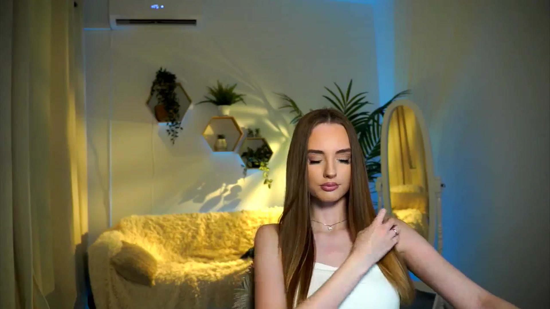 Gallery image thumbnail from petitegonwild's myfreecams stream on, 11/16/2024, 16:06 image 18 of 20