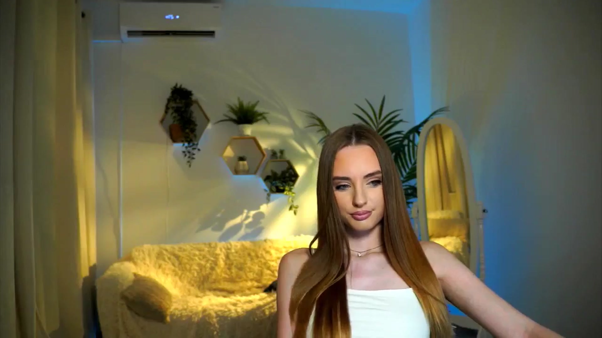 Gallery image thumbnail from petitegonwild's myfreecams stream on, 11/16/2024, 16:06 image 16 of 20