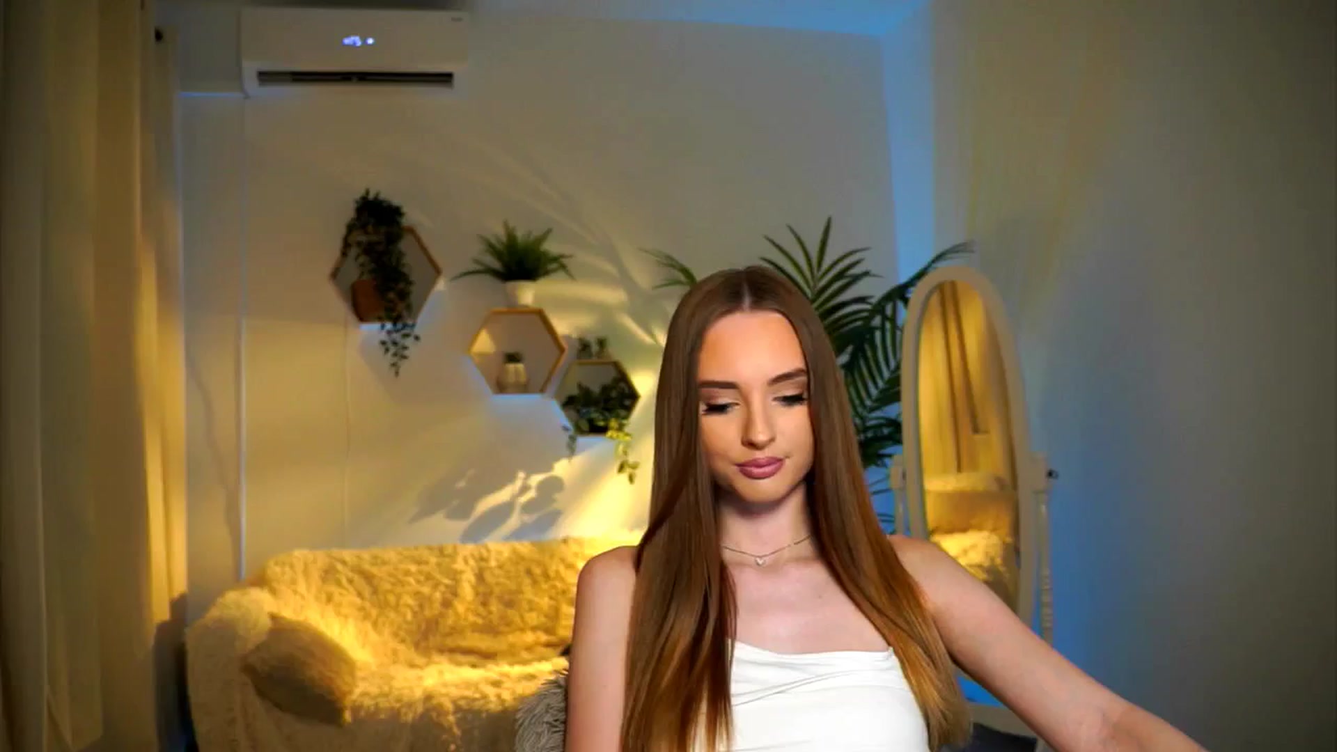Gallery image thumbnail from petitegonwild's myfreecams stream on, 11/16/2024, 17:26 image 8 of 20