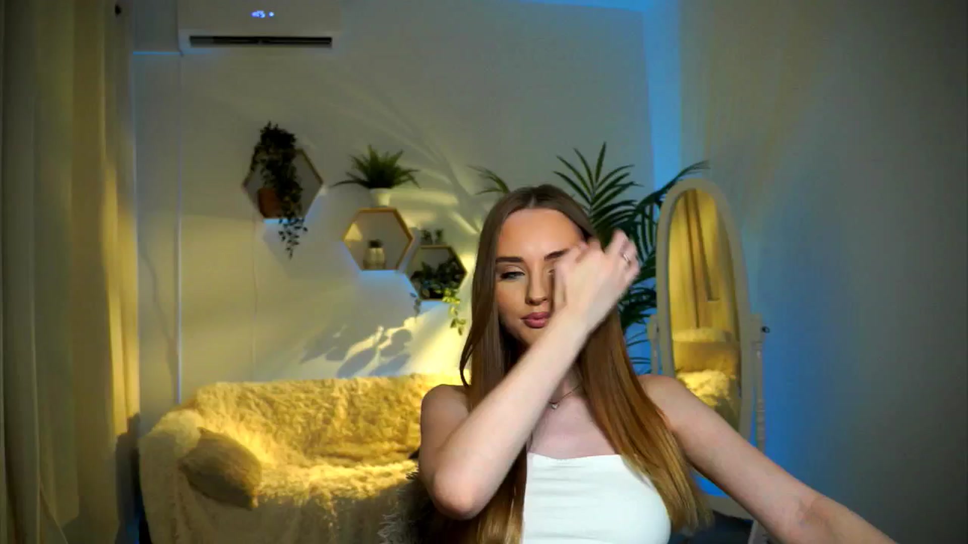 Gallery image thumbnail from petitegonwild's myfreecams stream on, 11/16/2024, 17:26 image 1 of 20