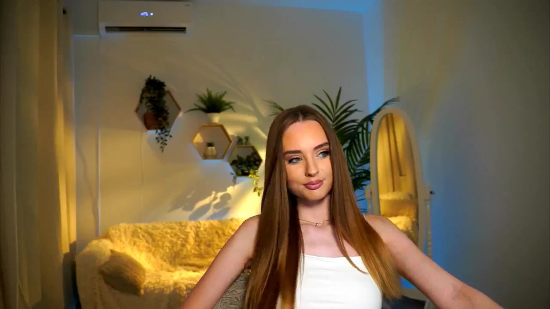 Gallery image thumbnail from petitegonwild's myfreecams stream on, 11/16/2024, 17:26 image 12 of 20