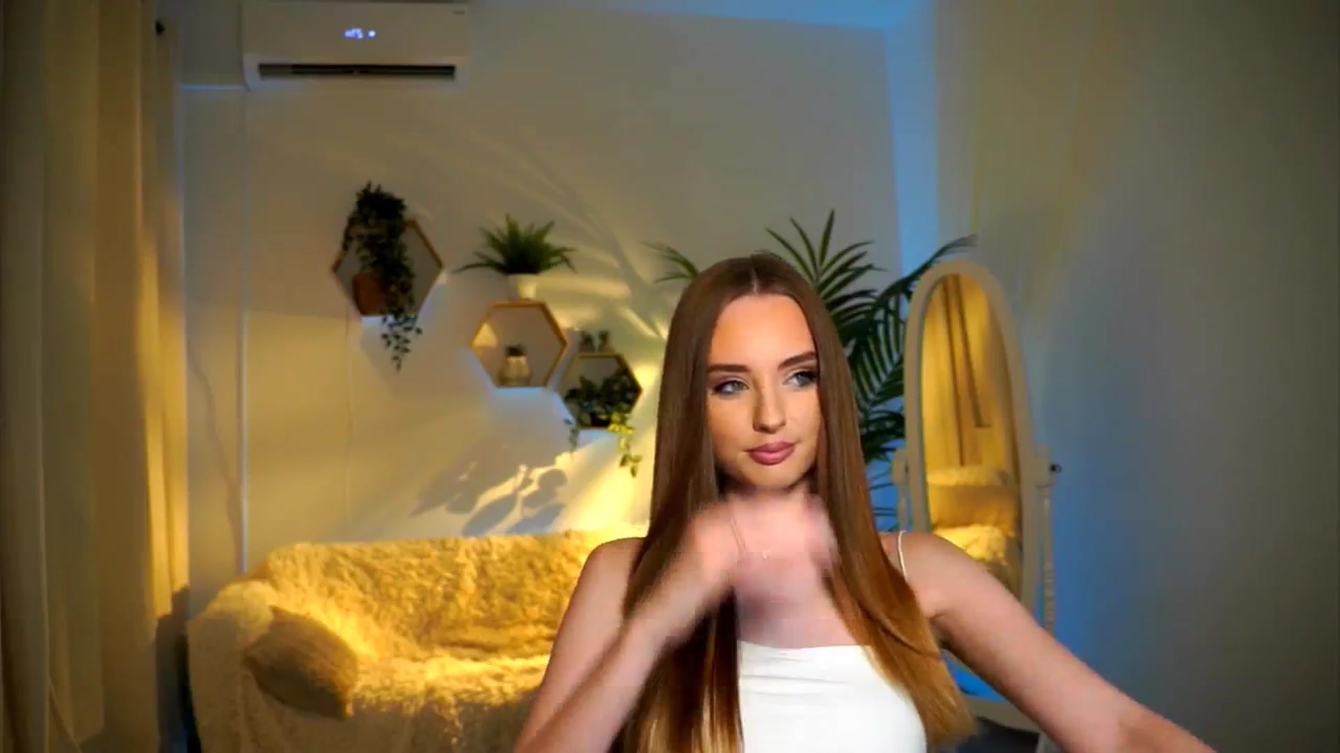 Gallery image thumbnail from petitegonwild's myfreecams stream on, 11/16/2024, 17:26 image 4 of 20