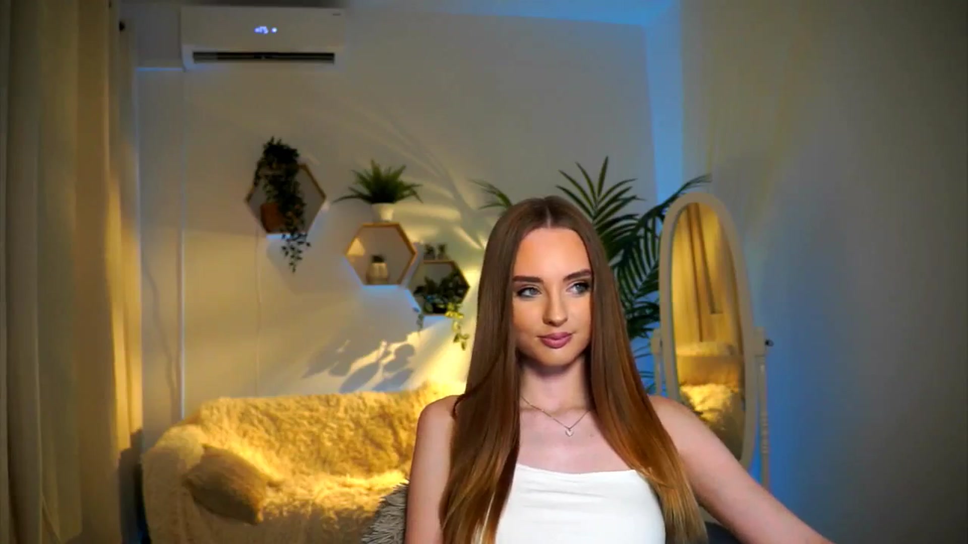 Gallery image thumbnail from petitegonwild's myfreecams stream on, 11/16/2024, 18:08 image 3 of 20