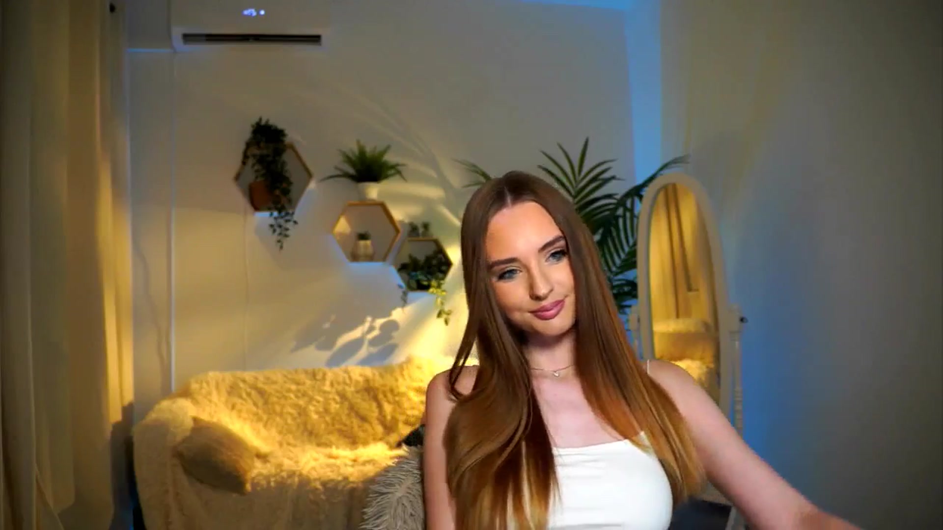 Gallery image thumbnail from petitegonwild's myfreecams stream on, 11/16/2024, 18:08 image 17 of 20